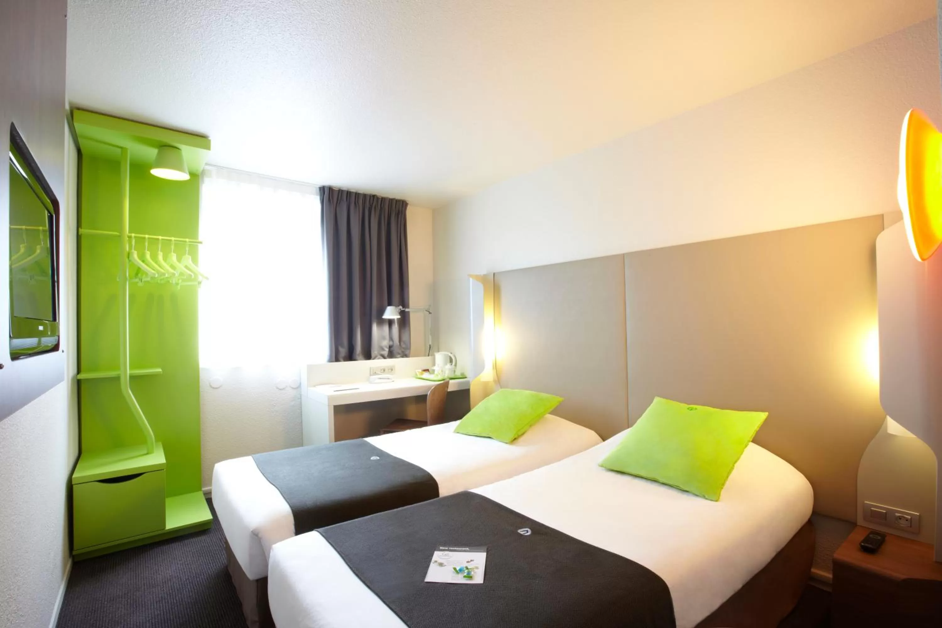 Twin Room in Campanile Paris 19 - La Villette