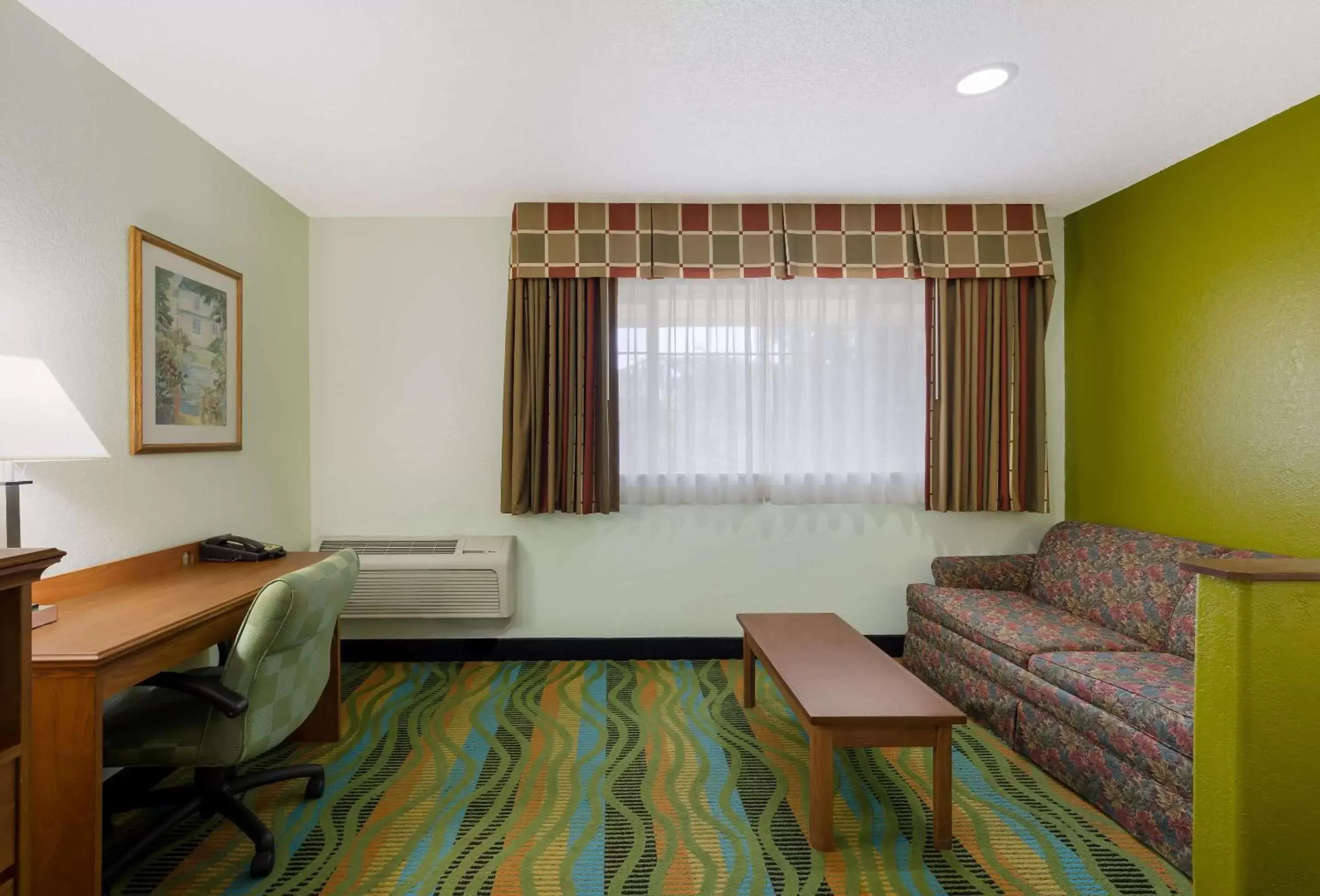 Bedroom, Seating Area in Quality Inn & Suites Medford Airport