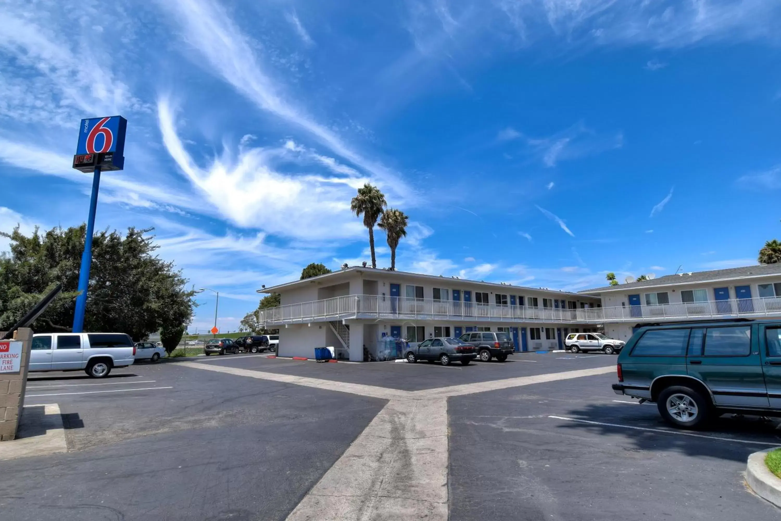 Facade/entrance, Property Building in Motel 6-Westminster, CA - South - Long Beach Area