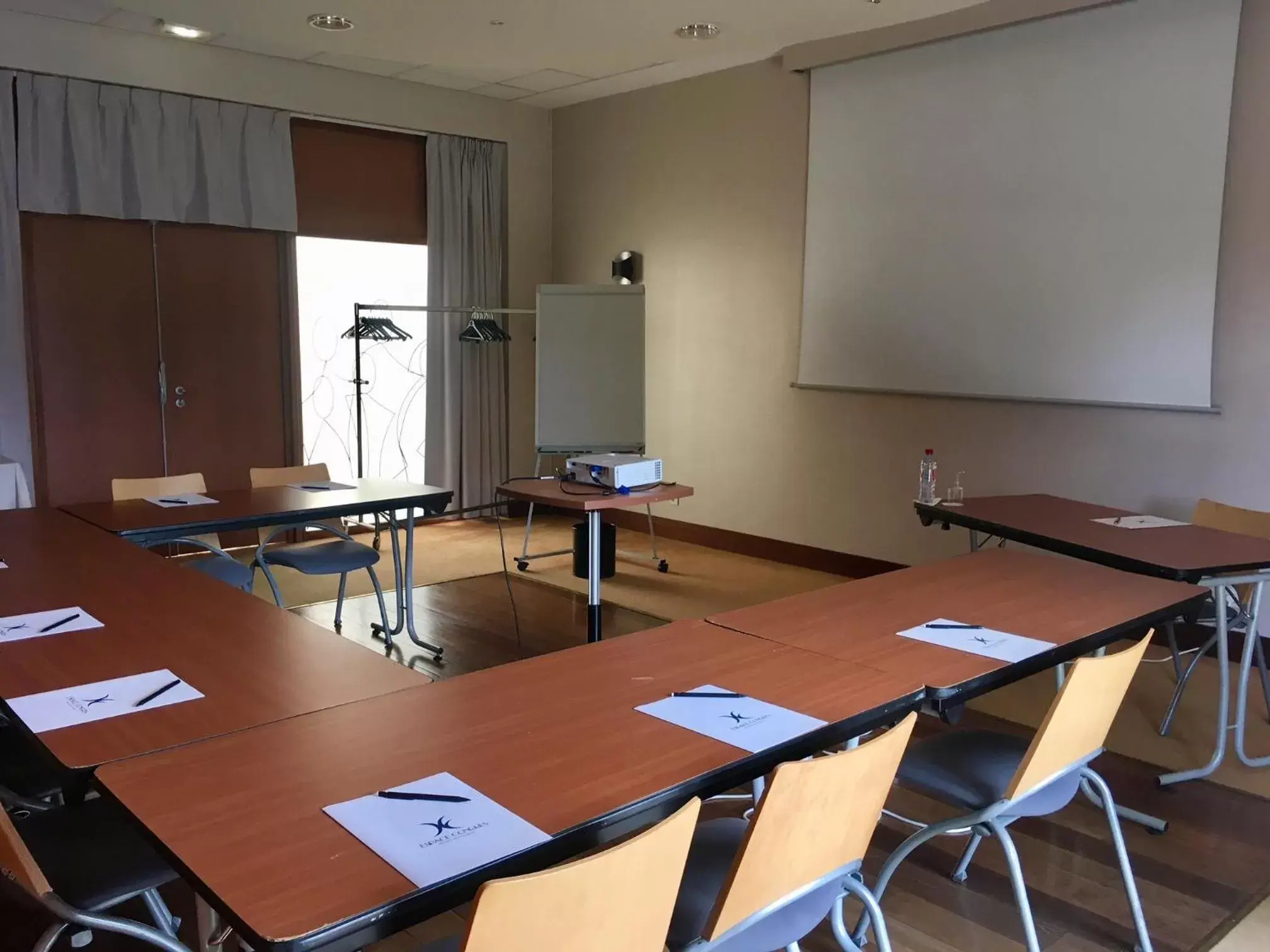 Business facilities in Le Domaine des Fontaines