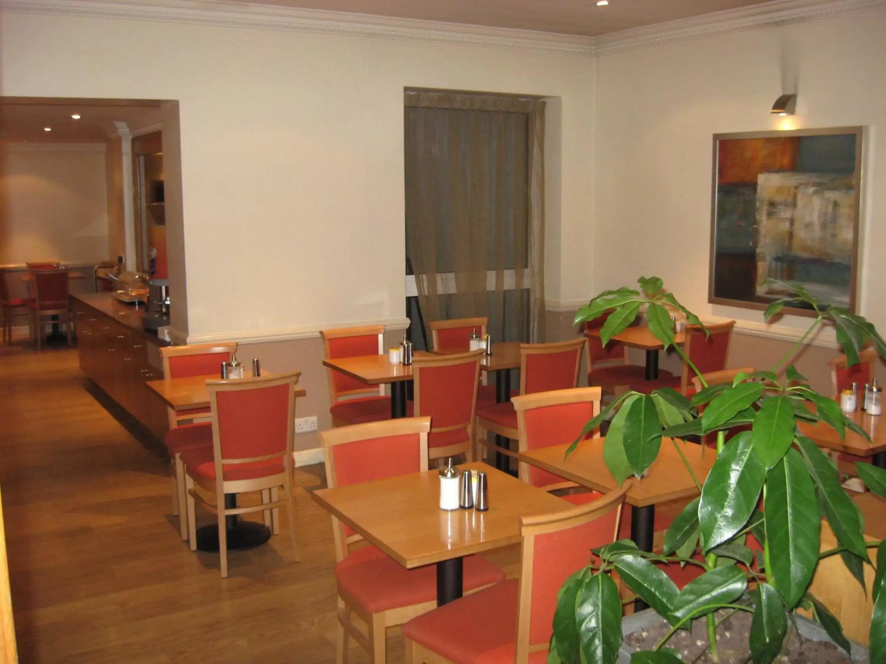 Dining area, Restaurant/Places to Eat in Americana Hotel