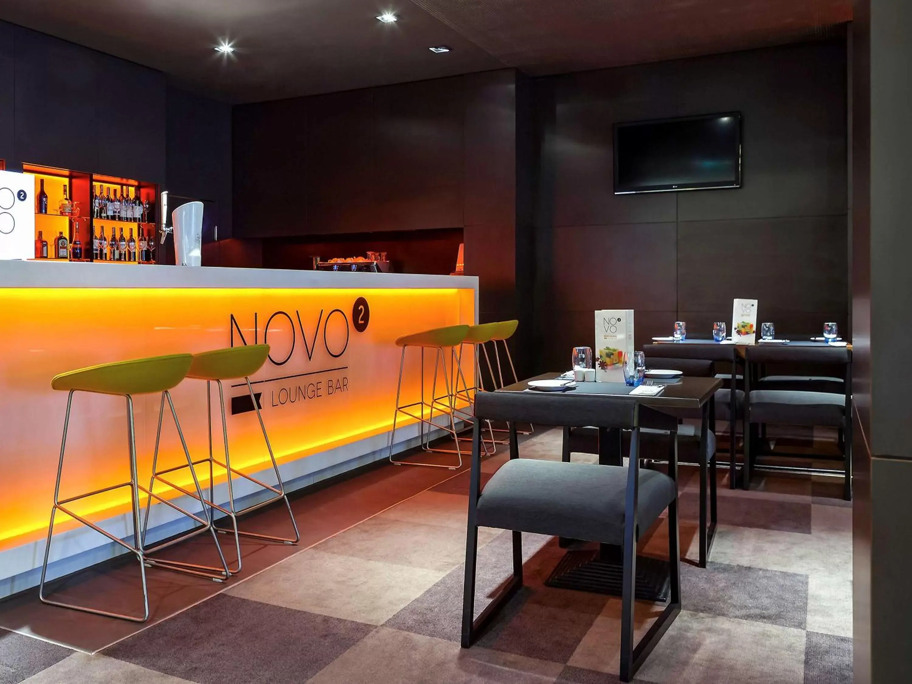 Lounge or bar in Novotel Kraków City West