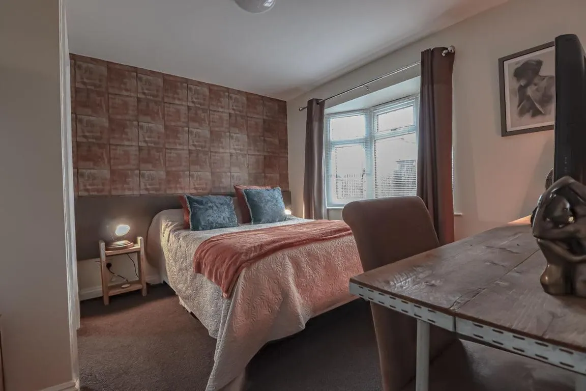 Bedroom, Bed in Little Lodge B&B Lutterworth