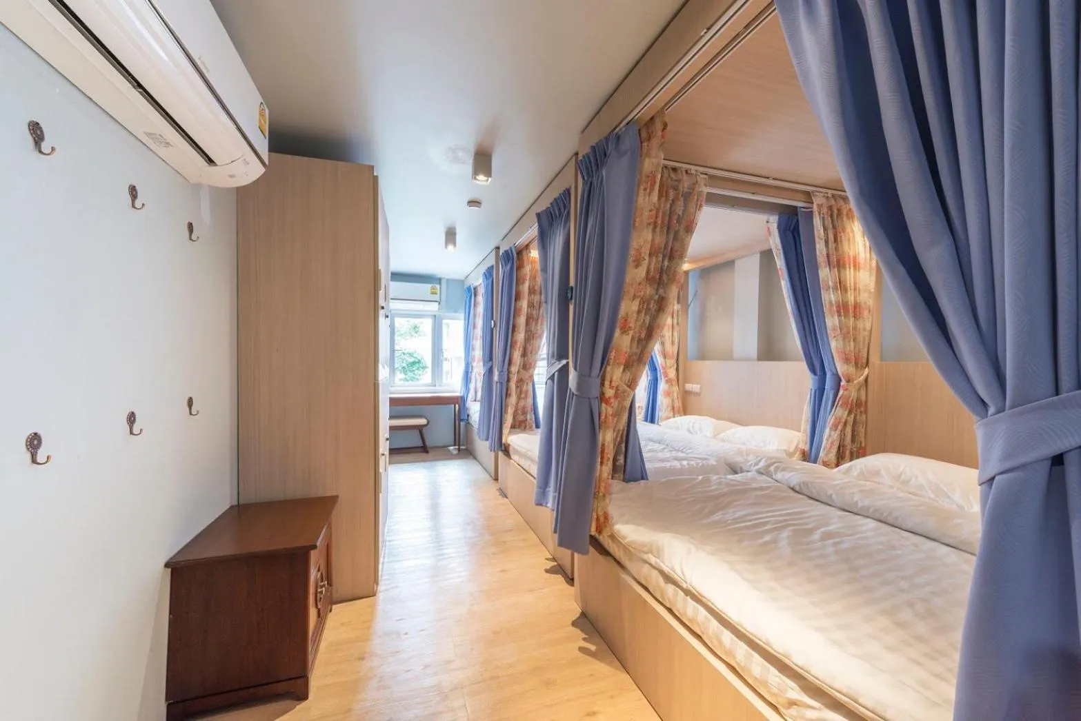 Bed in Kinnon Deluxe Hostel Coworking Cafe