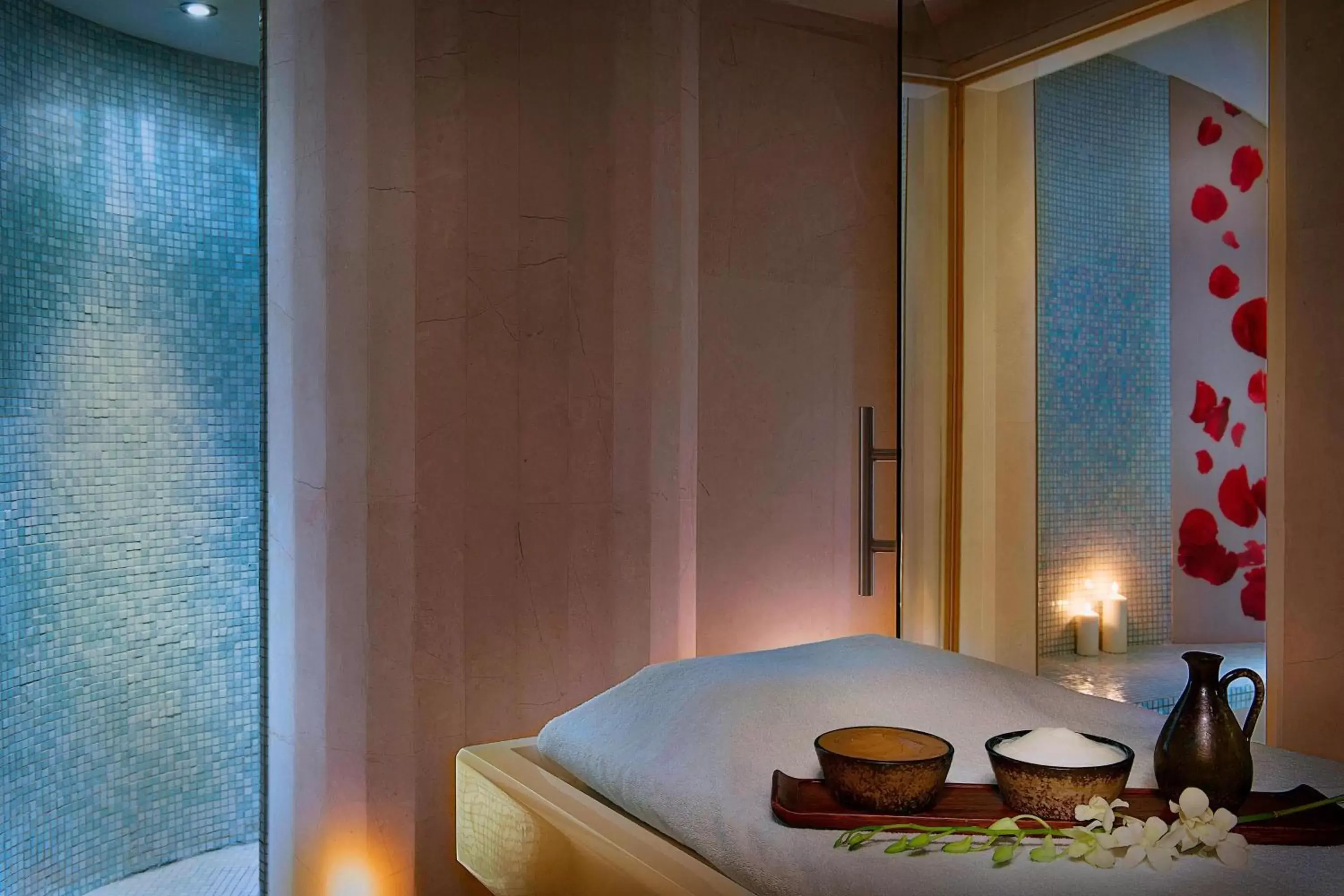Spa and wellness centre/facilities, Bed in The Nile Ritz-Carlton, Cairo