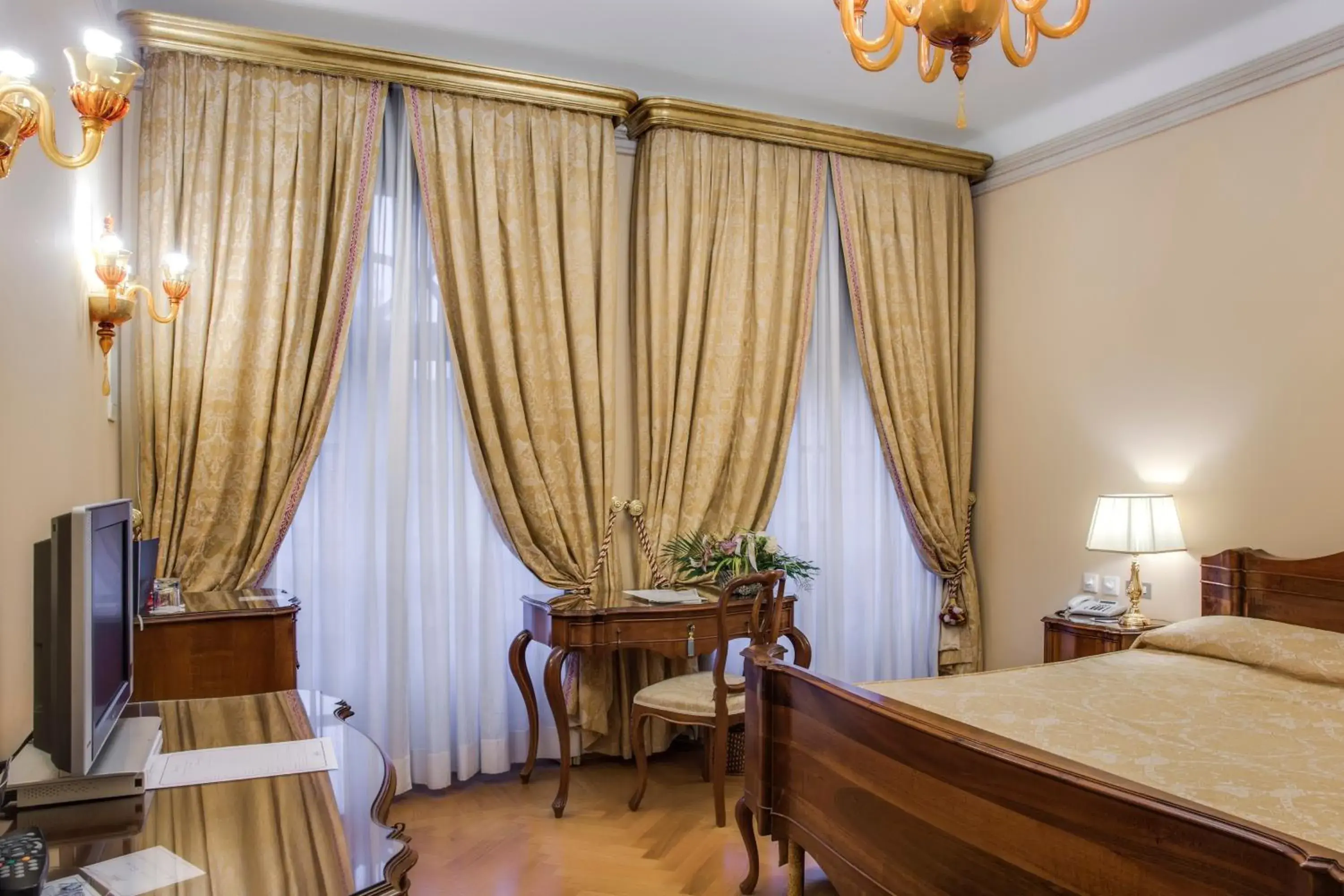 Photo of the whole room in Villa Fenaroli Palace Hotel