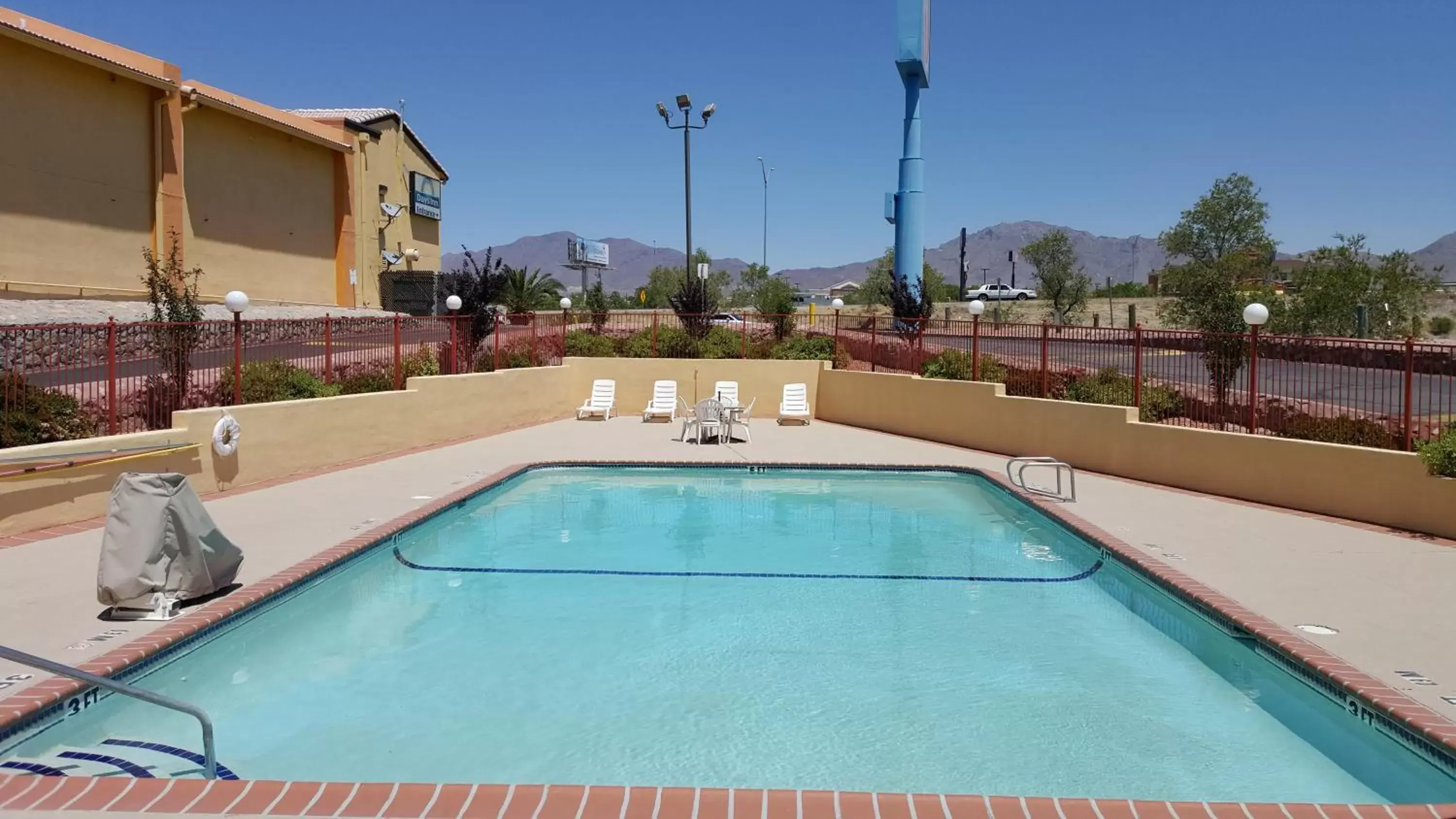 Property building, Swimming Pool in Motel 6-El Paso, TX - West