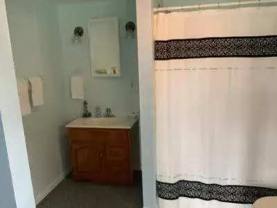 Shower, Bathroom in Chateau Country Inn and Captain's Cottage