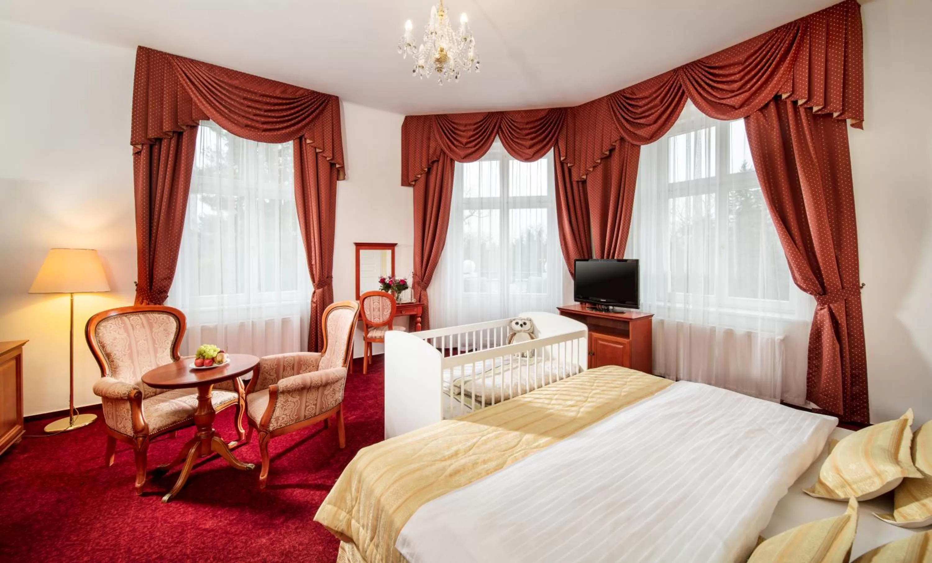 Photo of the whole room, Bed in Imperial Spa & Kurhotel