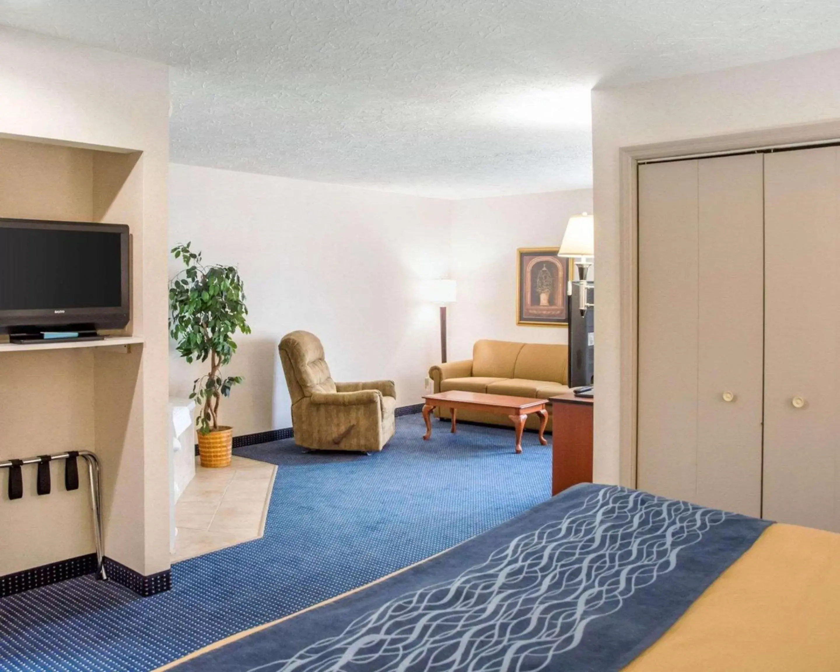 Photo of the whole room, Seating Area in Comfort Inn Piketon