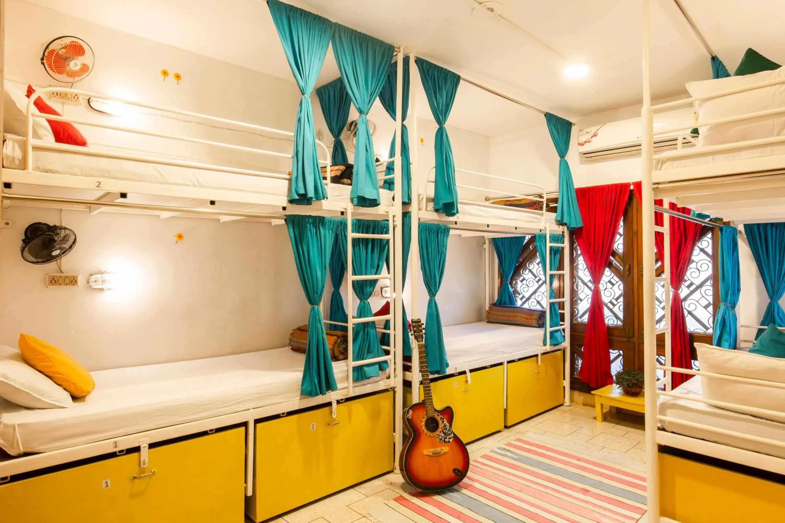 Bed, Bunk Bed in goSTOPS Varanasi - Rooms & Dorms