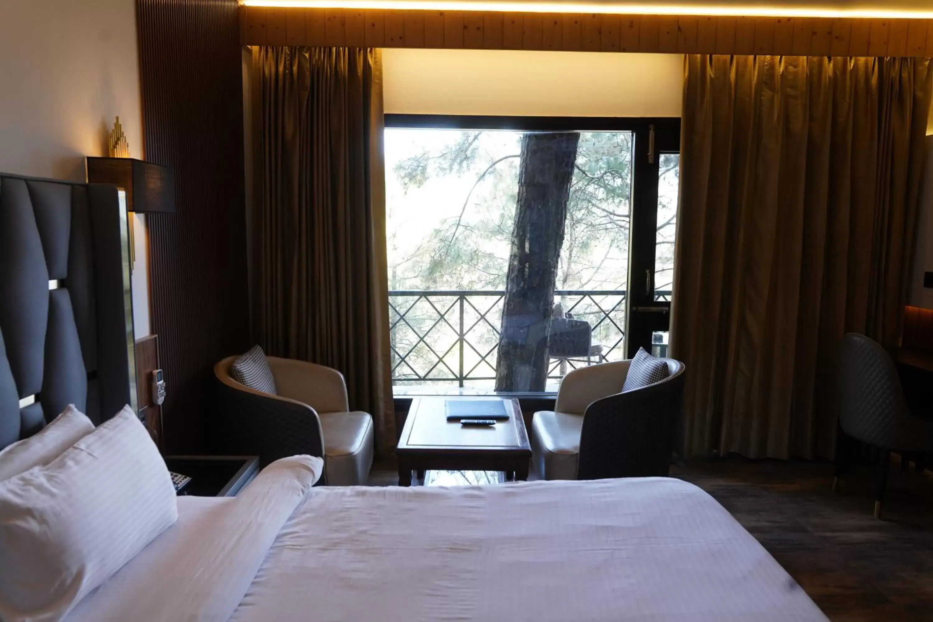 Bedroom in Kasauli Hills Resort