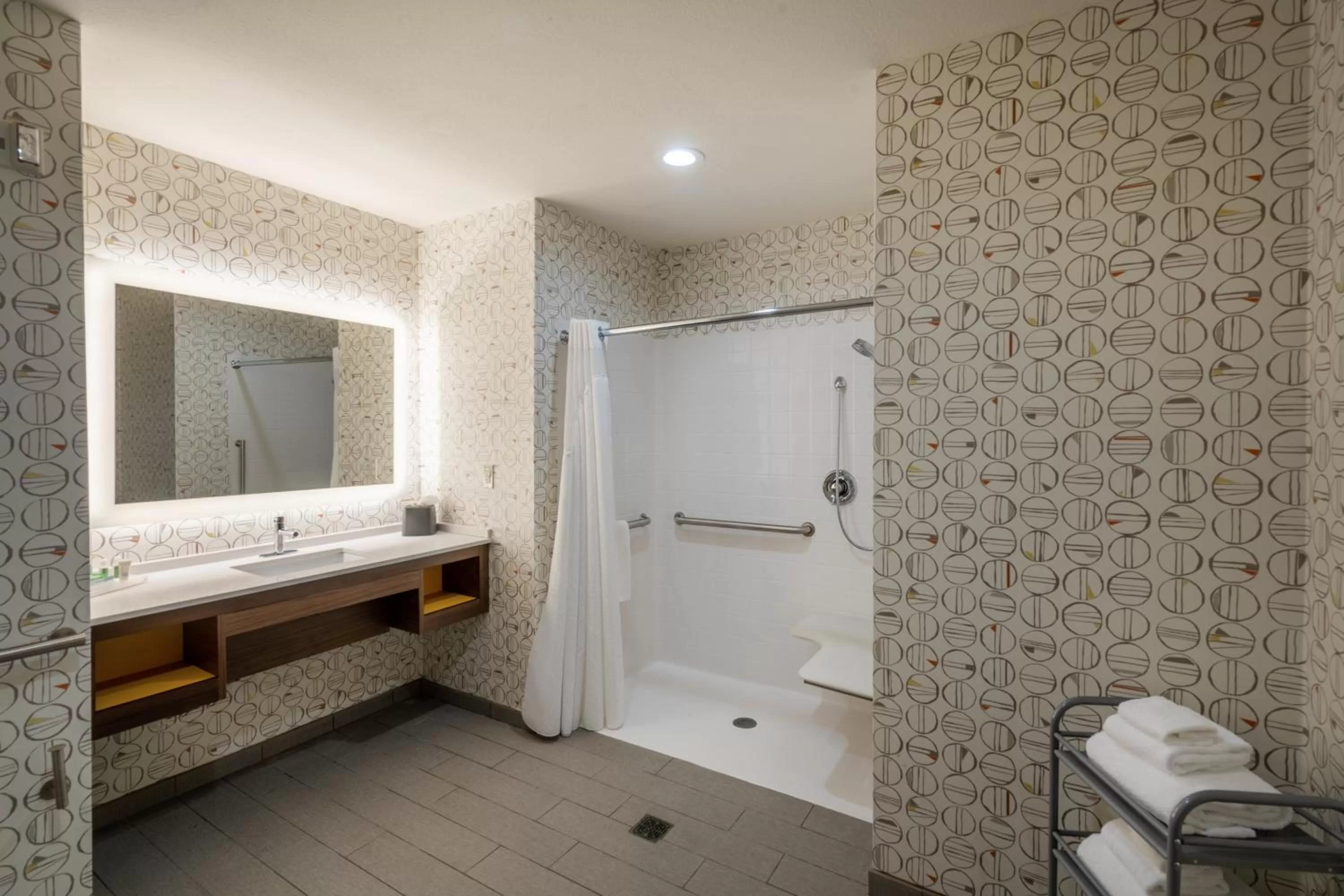 Bathroom in Holiday Inn & Suites Memphis Southeast-Germantown by IHG