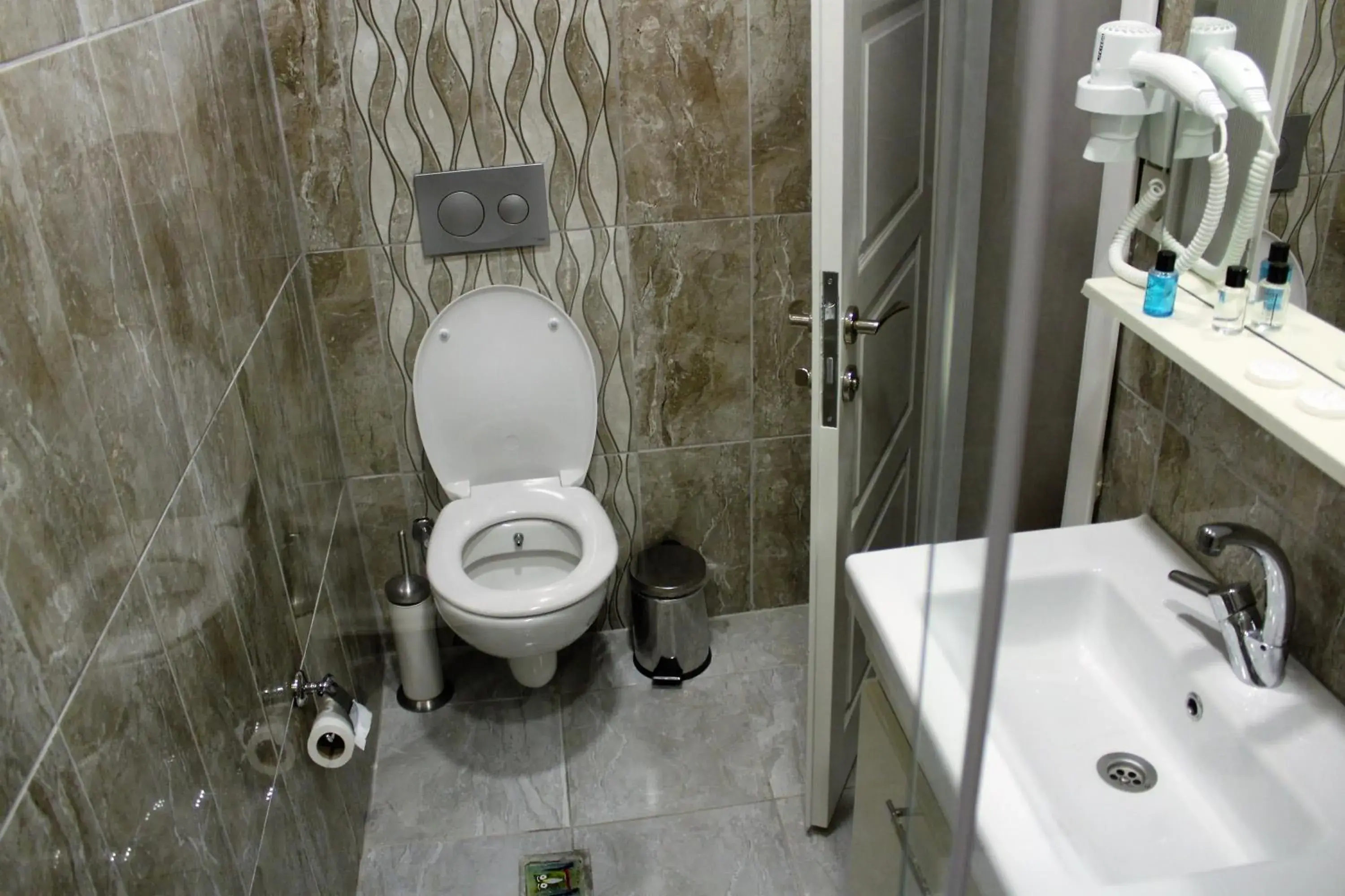 Toilet, Bathroom in Ararat Hotel