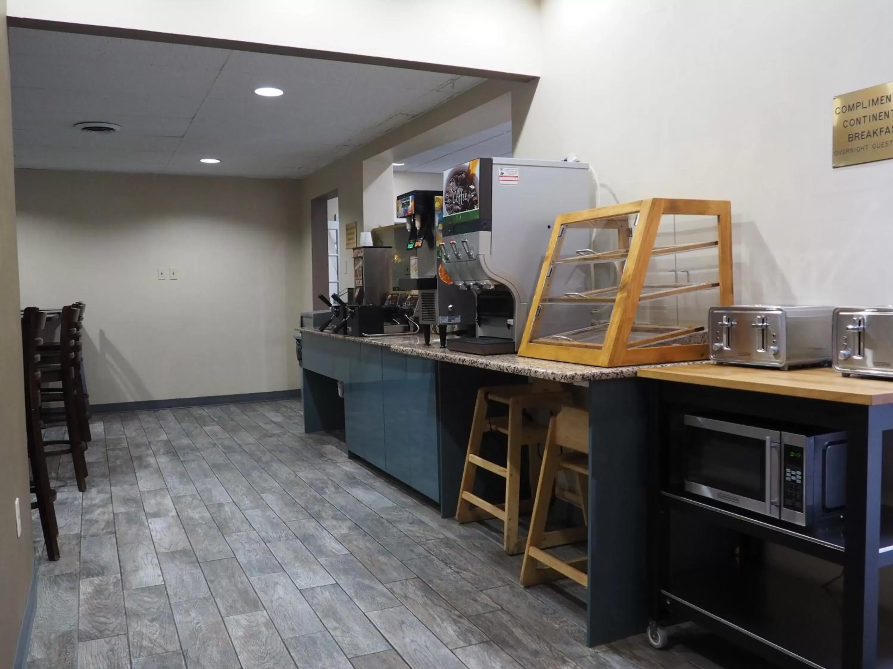 Breakfast, Kitchen/Kitchenette in Parkview Inn and Conference Center