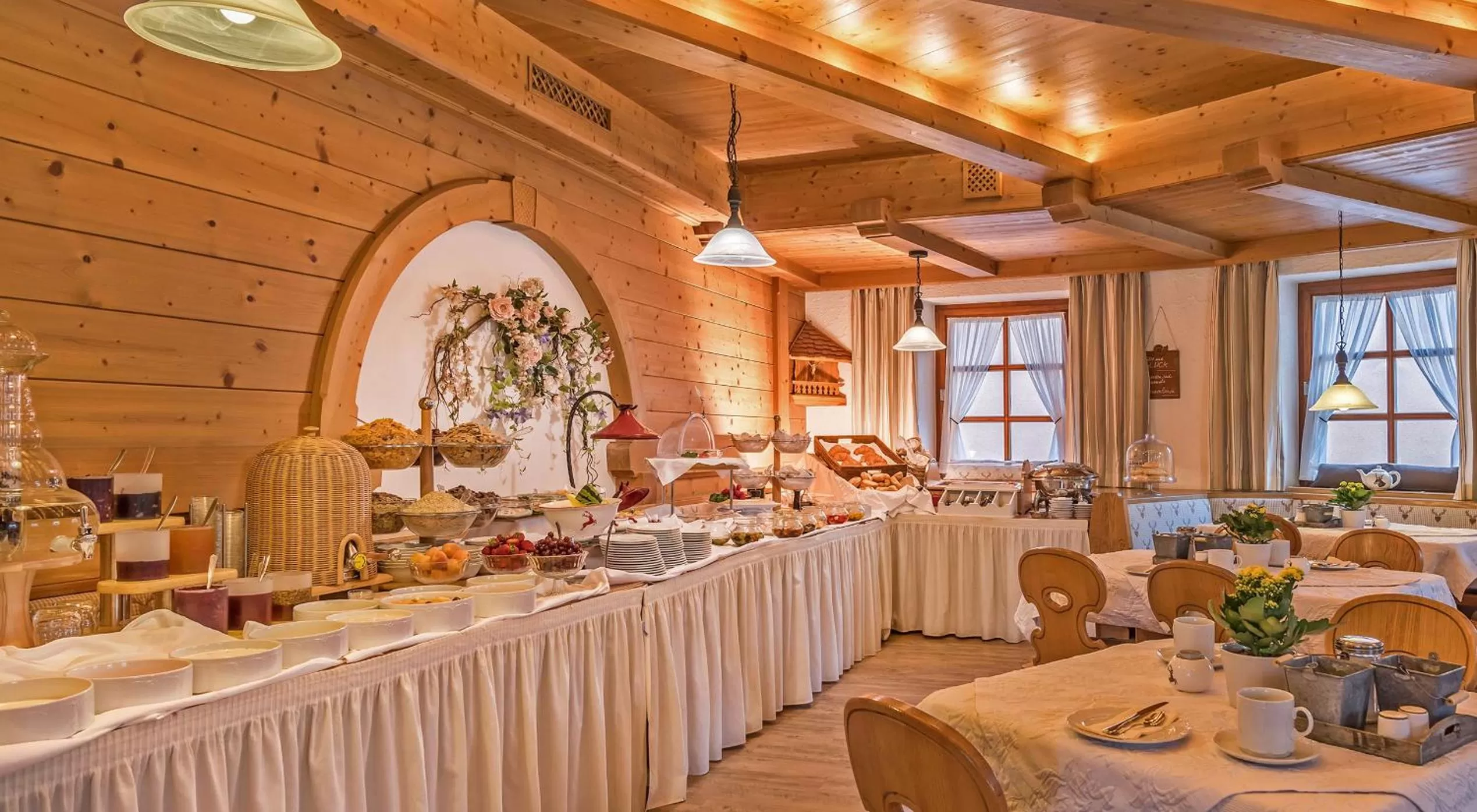 Buffet breakfast in Hotel Mutz Garni
