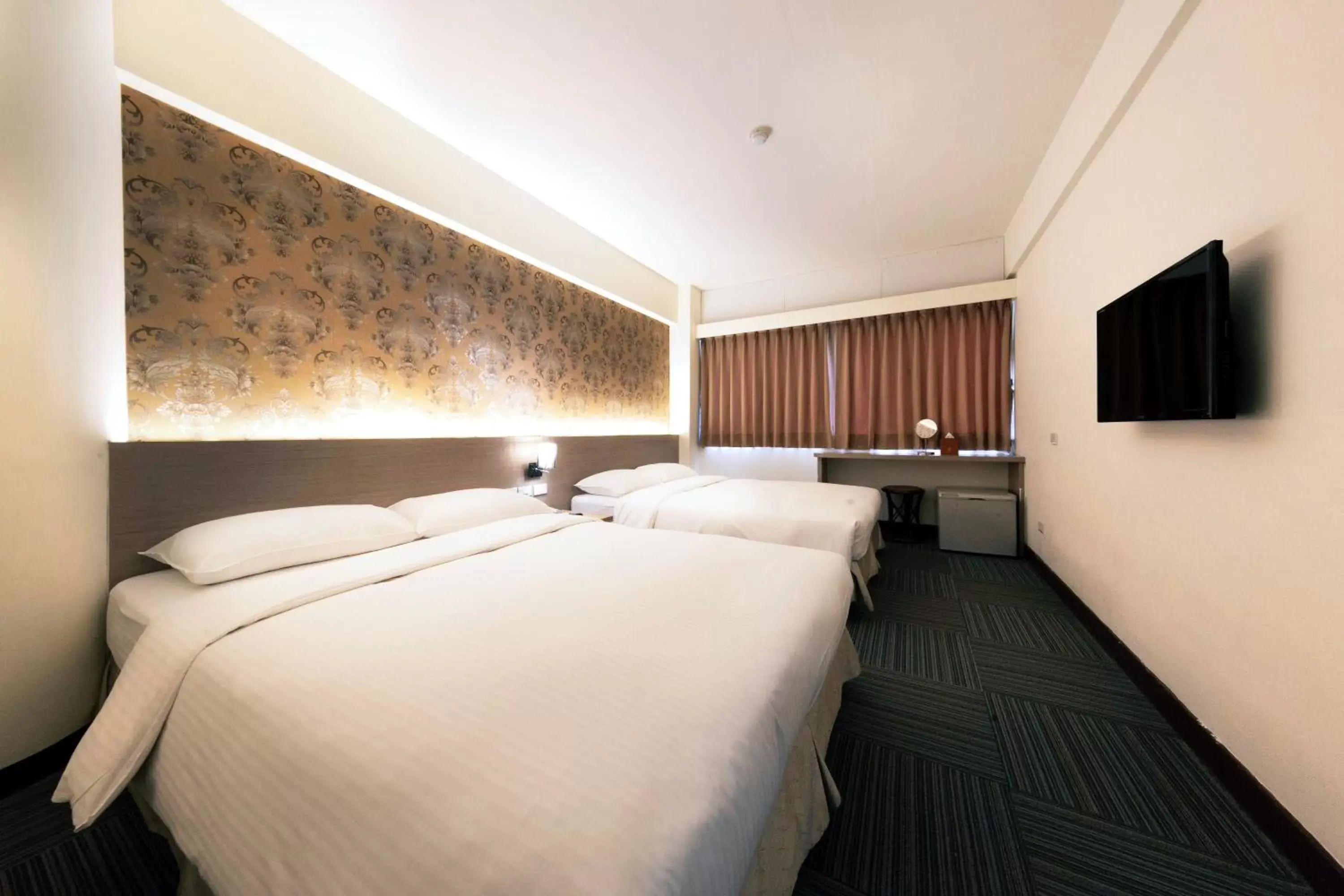 Photo of the whole room, Bed in New World Hotel