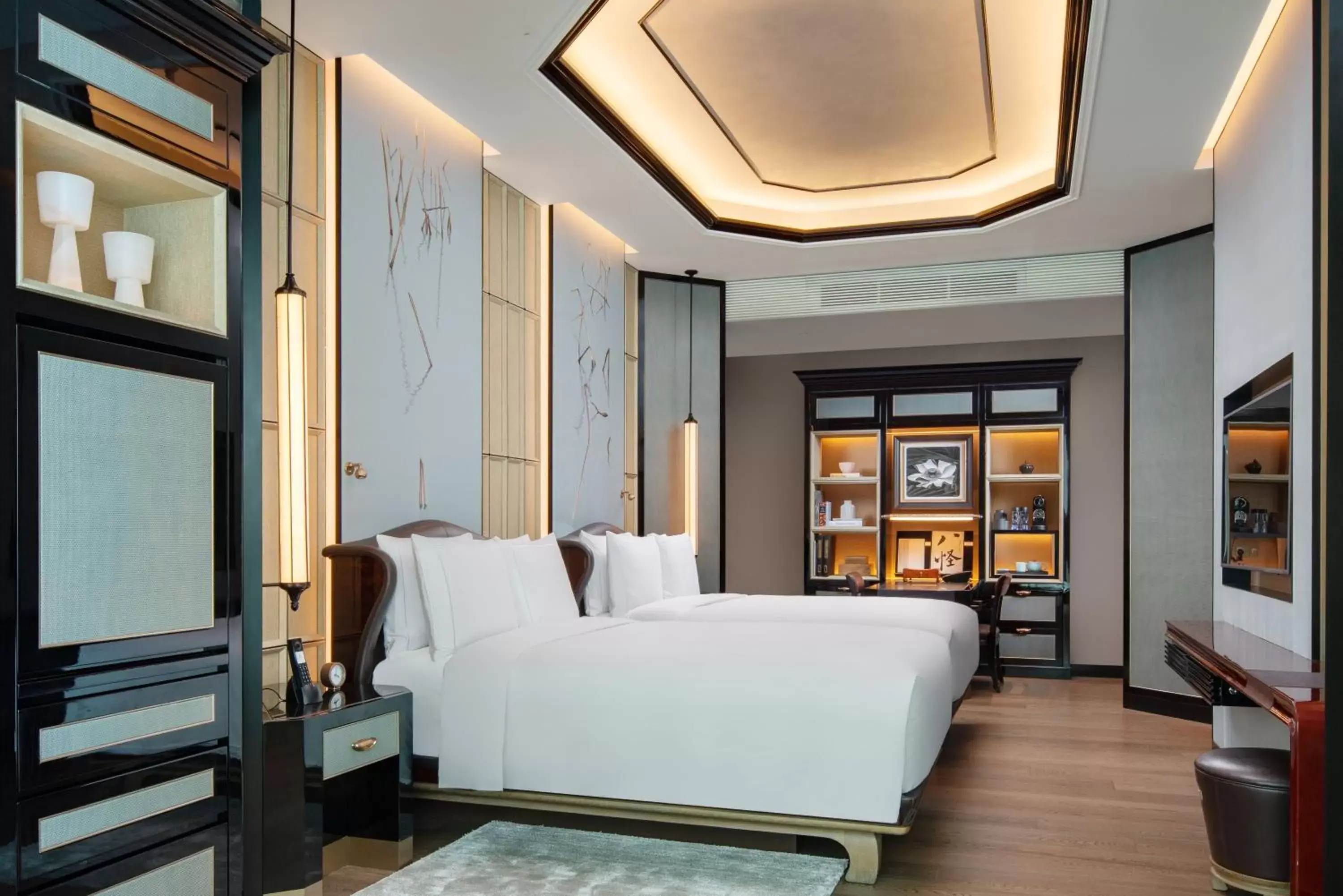 Photo of the whole room, Bed in The Ritz-Carlton, Nanjing