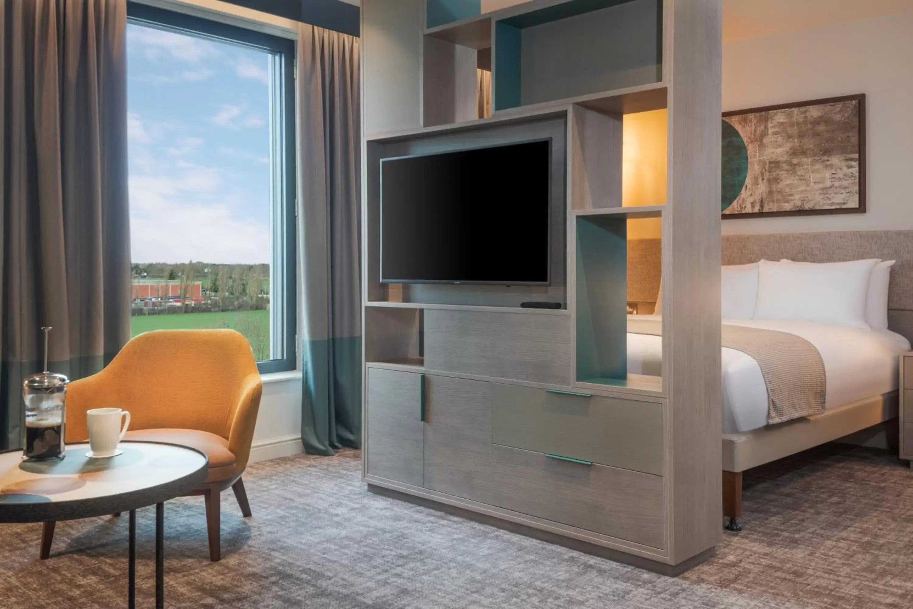 Bed, TV/Entertainment Center in Staybridge Suites London Heathrow - Bath Road, an IHG Aparthotel