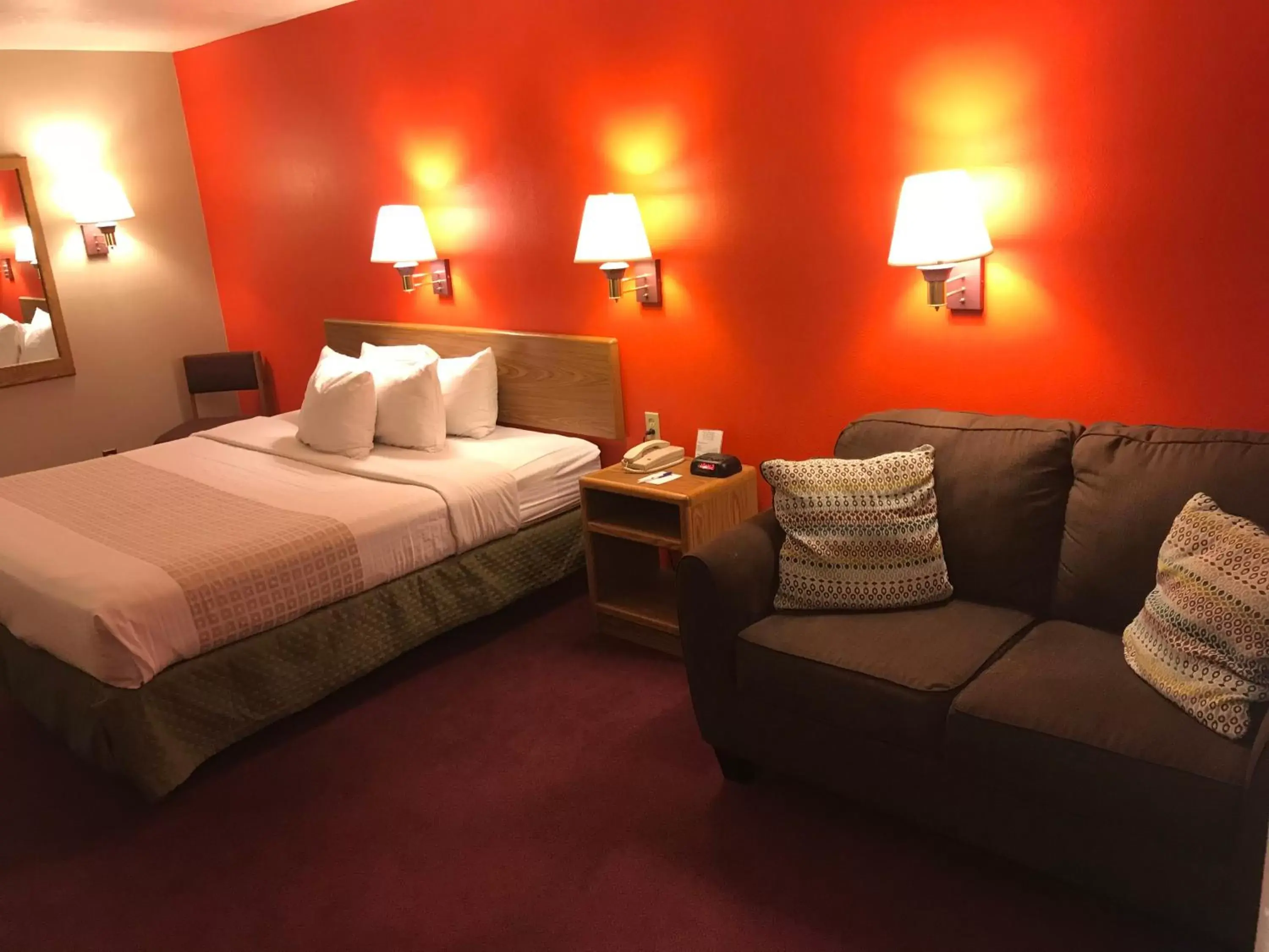 Bed in Americas Best Value Inn Cedar City