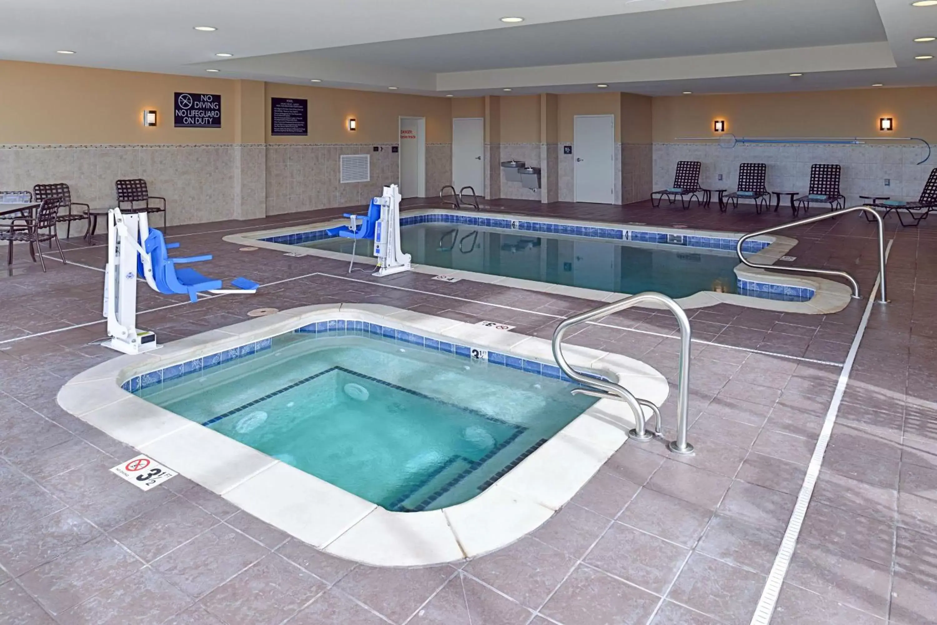 Hot Tub, Swimming Pool in Hilton Garden Inn Hobbs