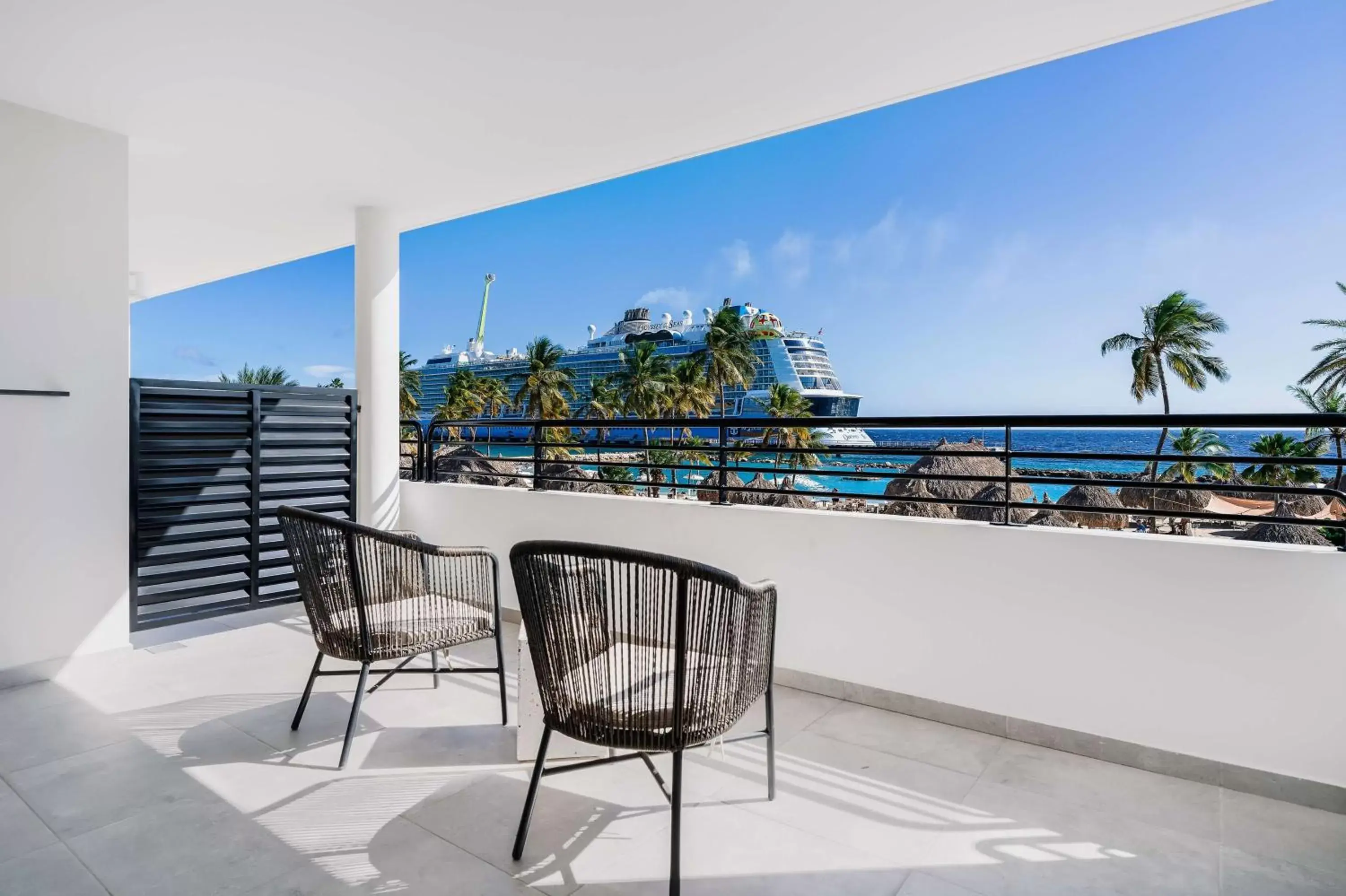 Bed, Balcony/Terrace in Mangrove Beach Corendon Curacao All-Inclusive Resort, Curio