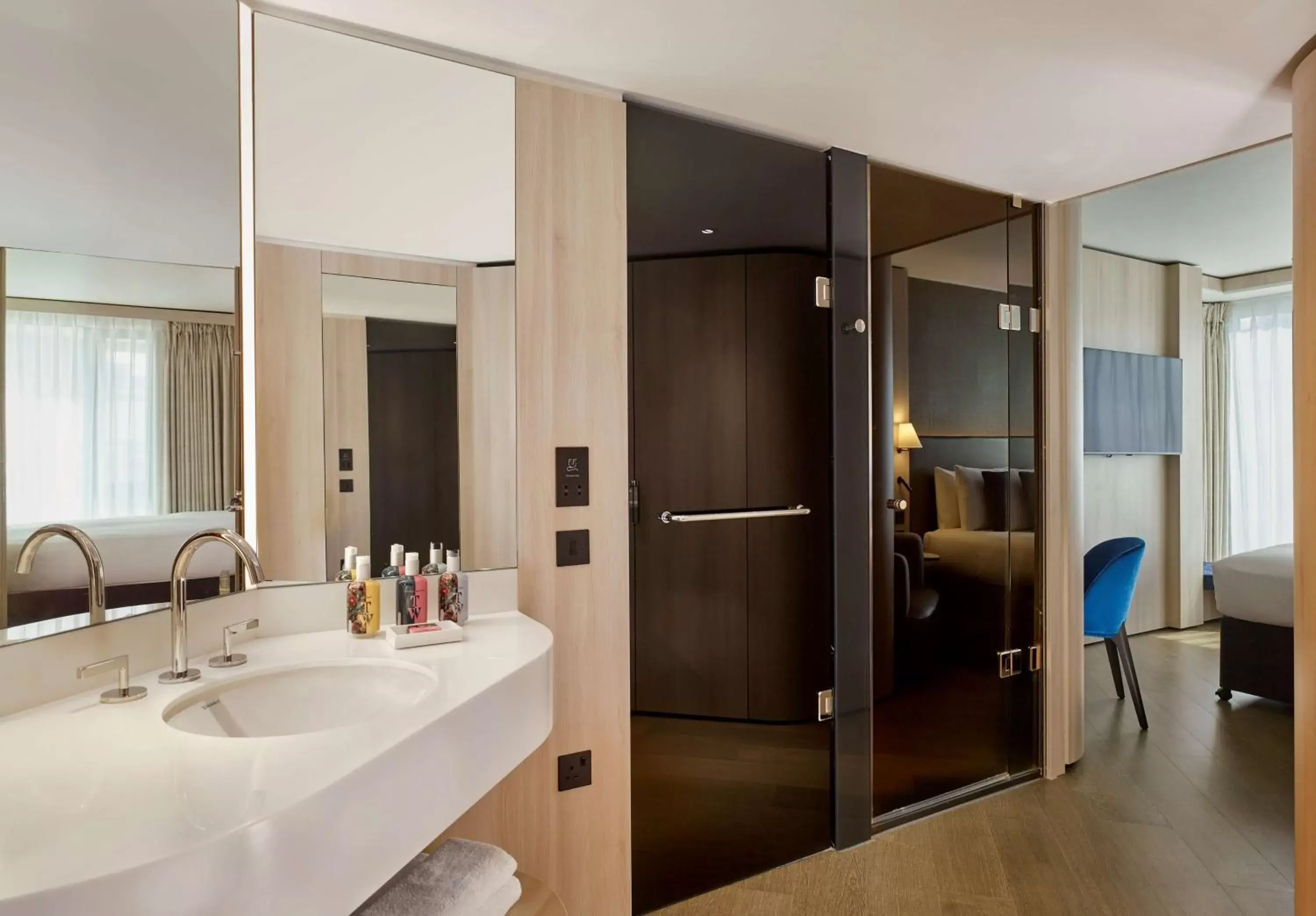 Bedroom, Bathroom in The Westminster London, Curio Collection by Hilton
