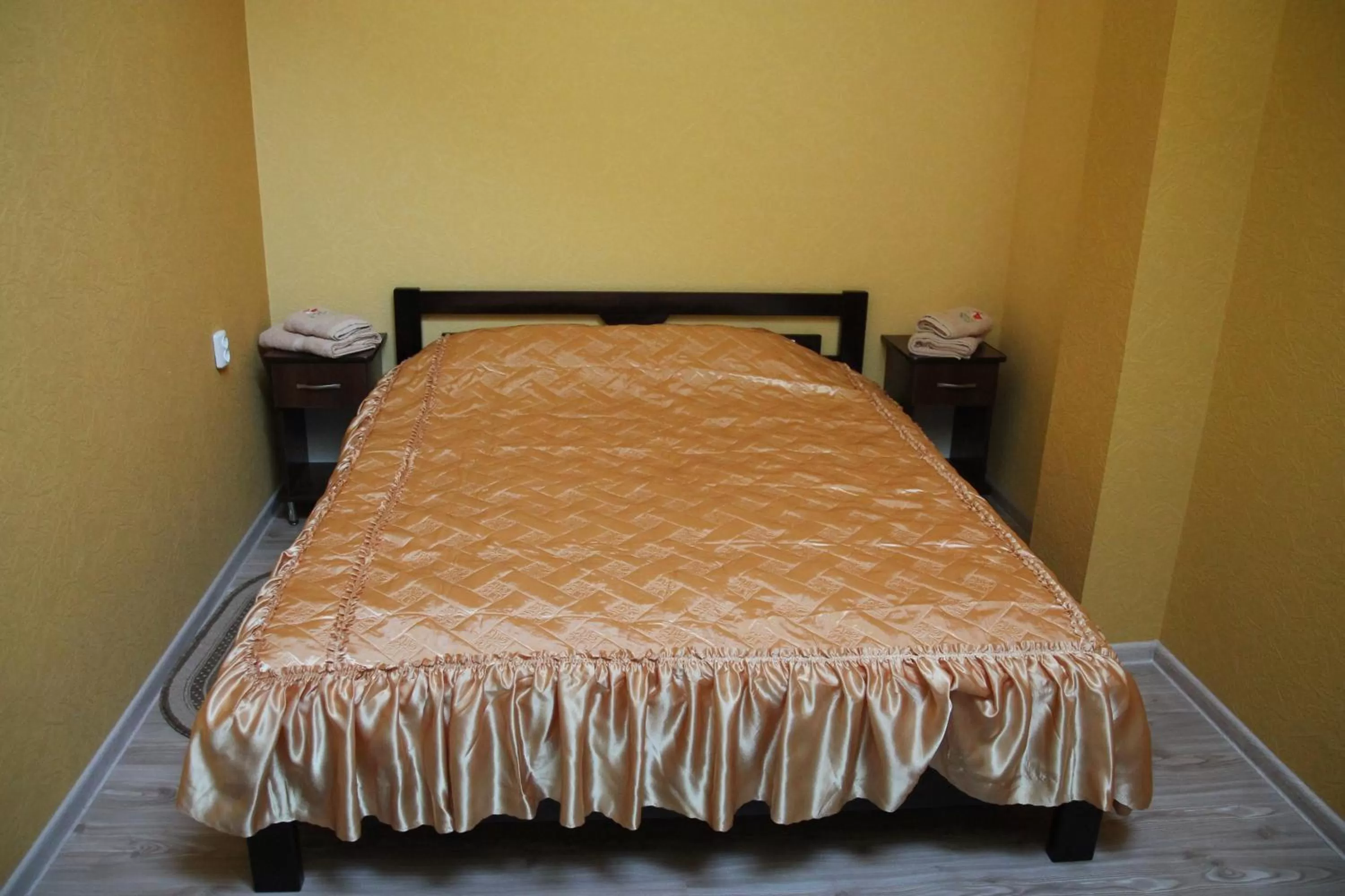 Photo of the whole room, Bed in Troyanda