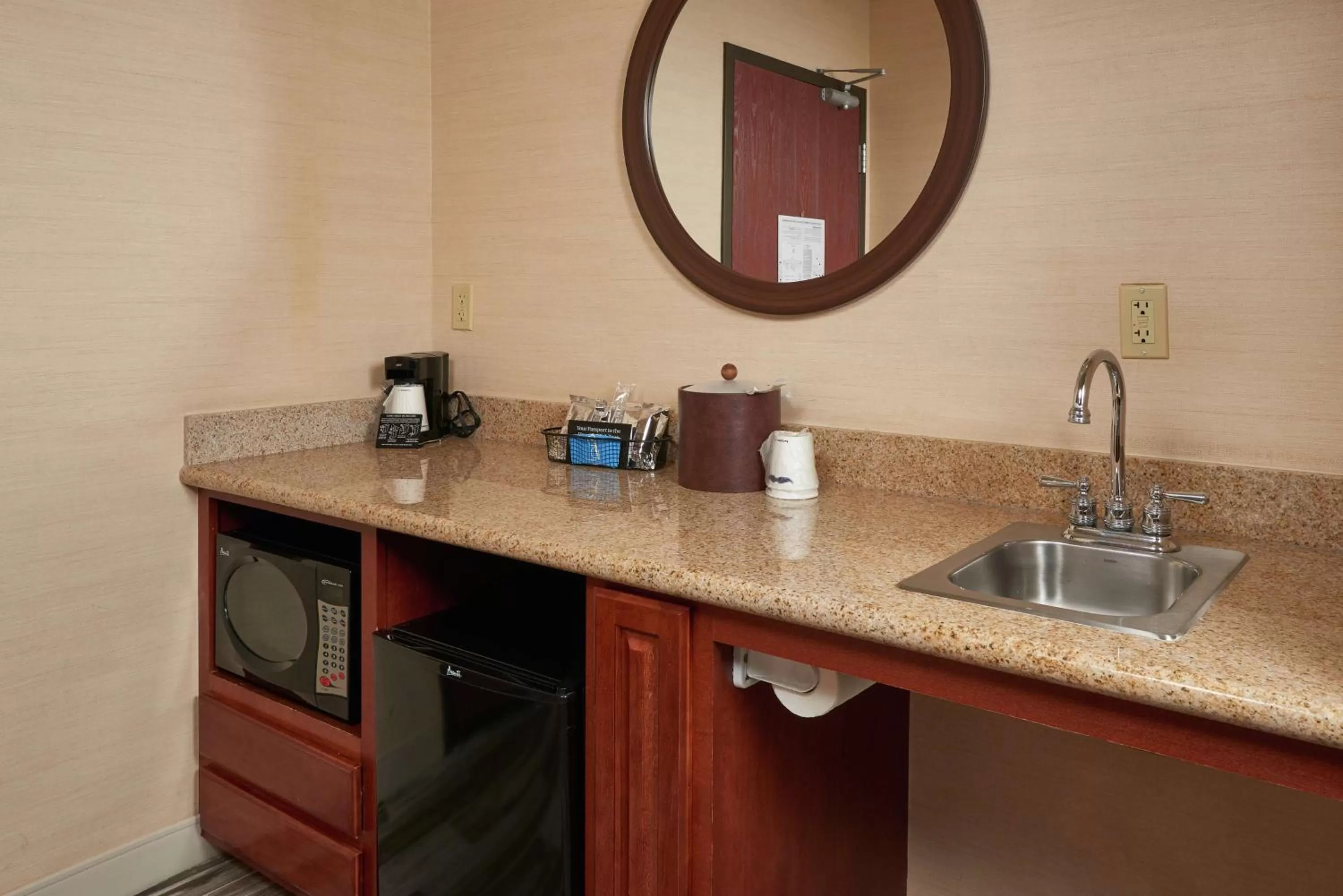 Bedroom in Hampton Inn & Suites Phoenix-Surprise