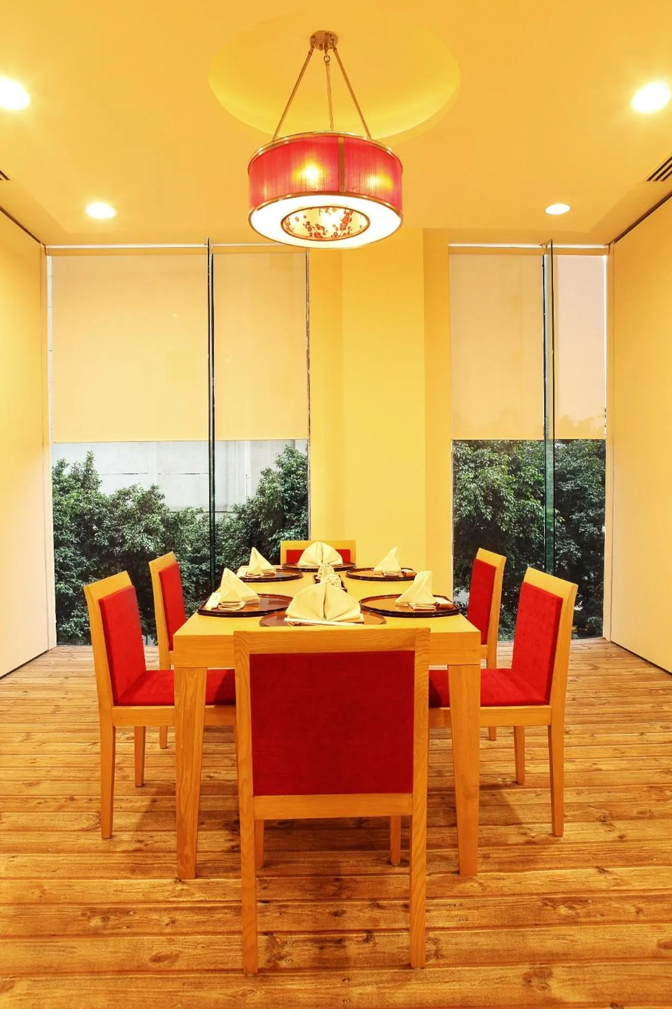 Restaurant/places to eat in The Metropolitan Hotel & Spa New Delhi