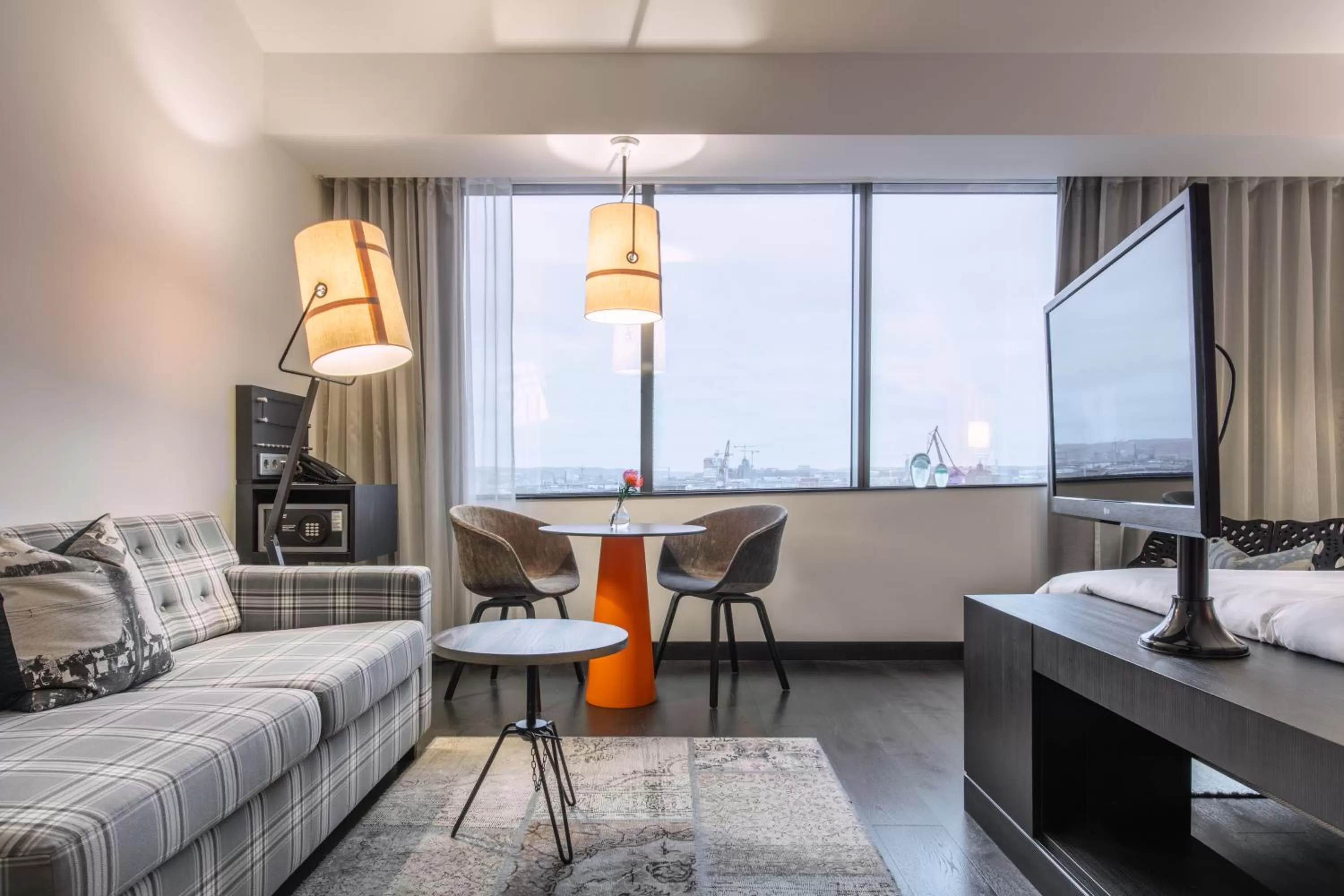 TV and multimedia in Radisson Blu Riverside Hotel