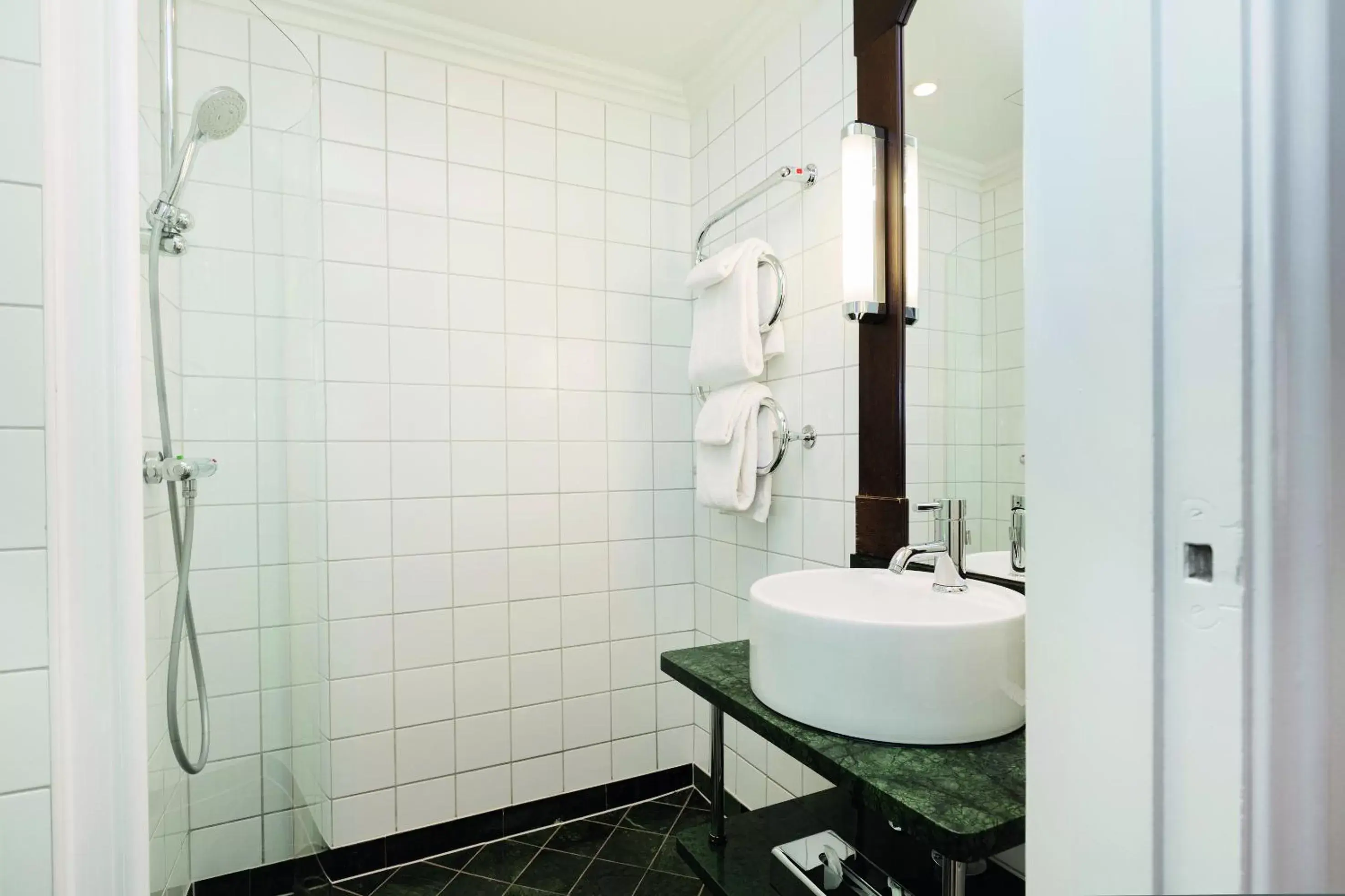 Economy Single Room in Elite Plaza Hotel Economy Single Room in Elite Plaza Hotel