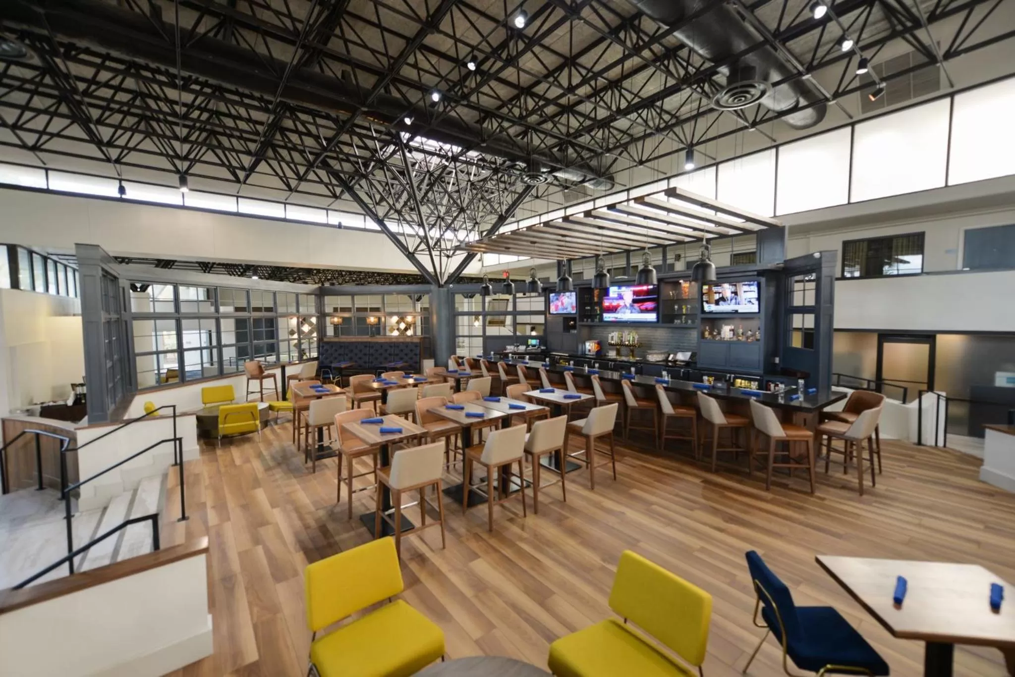 Property building in Crowne Plaza Jacksonville Airport I-95N by IHG