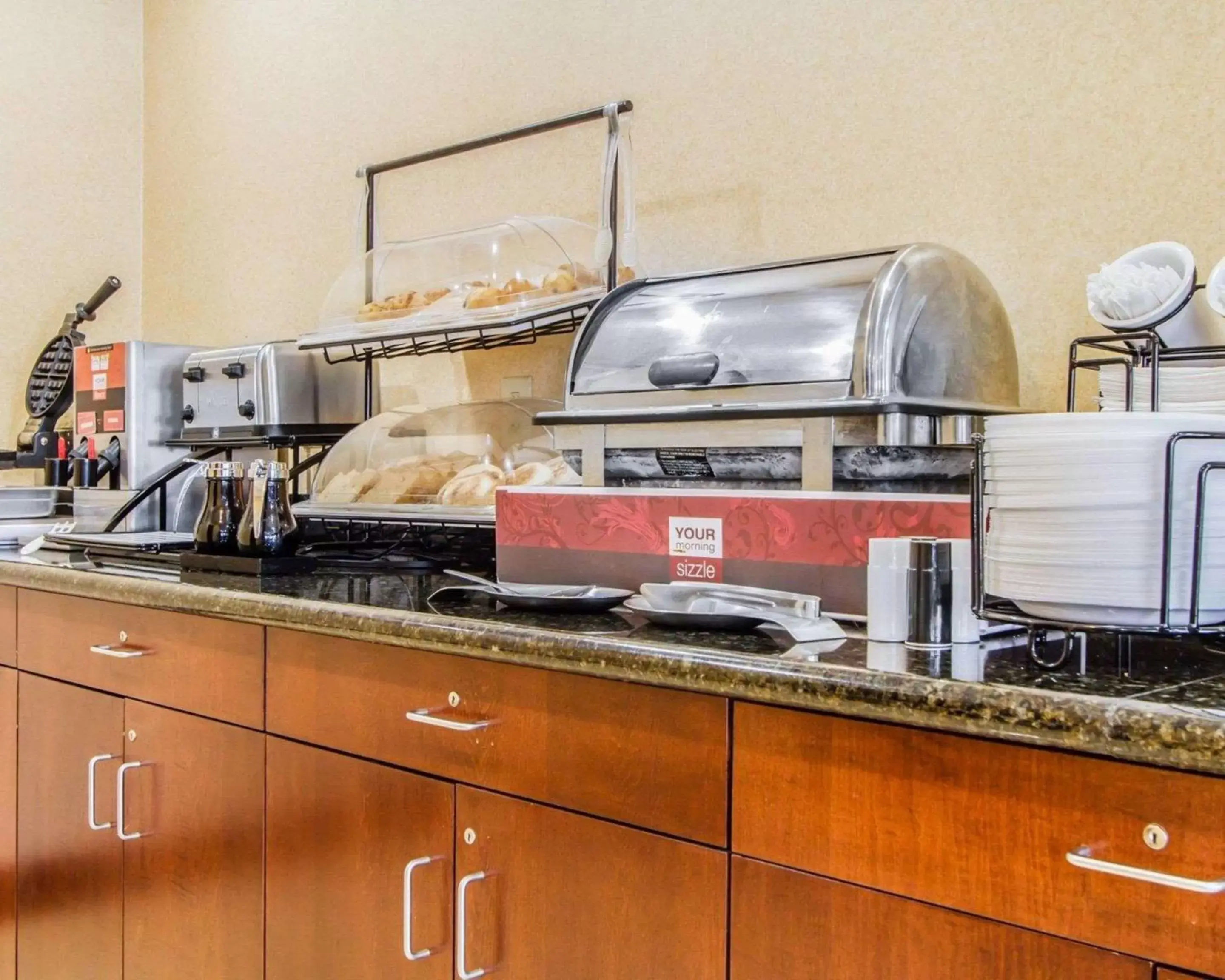 Restaurant/places to eat, Kitchen/Kitchenette in Comfort Inn & Suites Scarborough