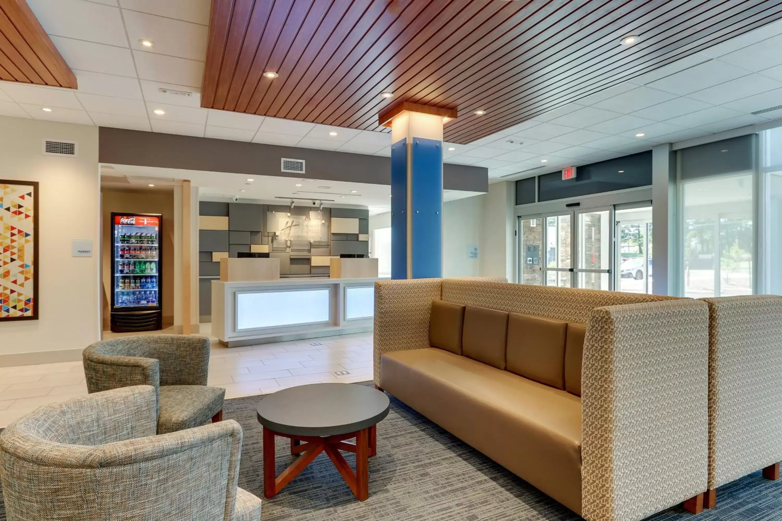 Lobby or reception, Lobby/Reception in Holiday Inn Express & Suites - Roanoke – Civic Center