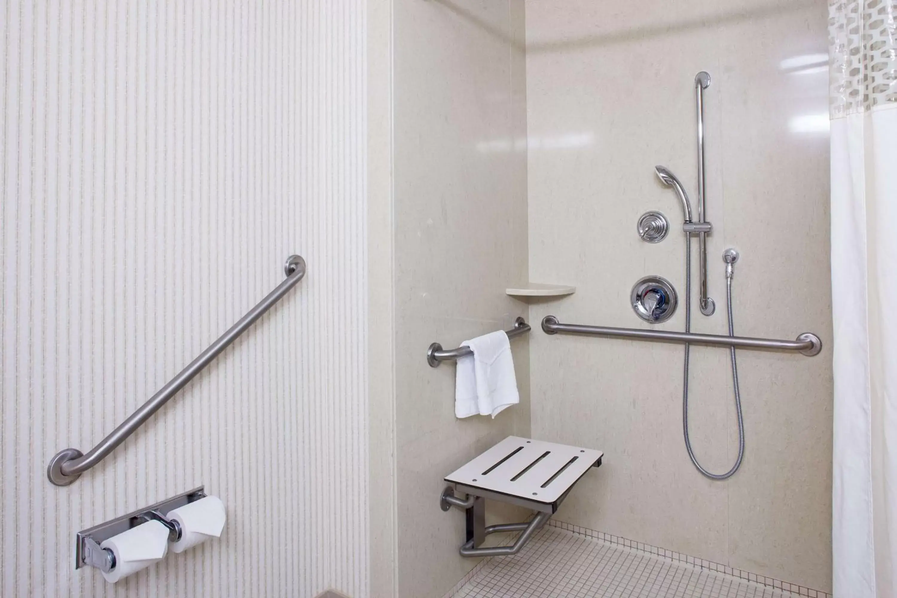 Bathroom in Hampton Inn & Suites by Hilton Toronto Airport
