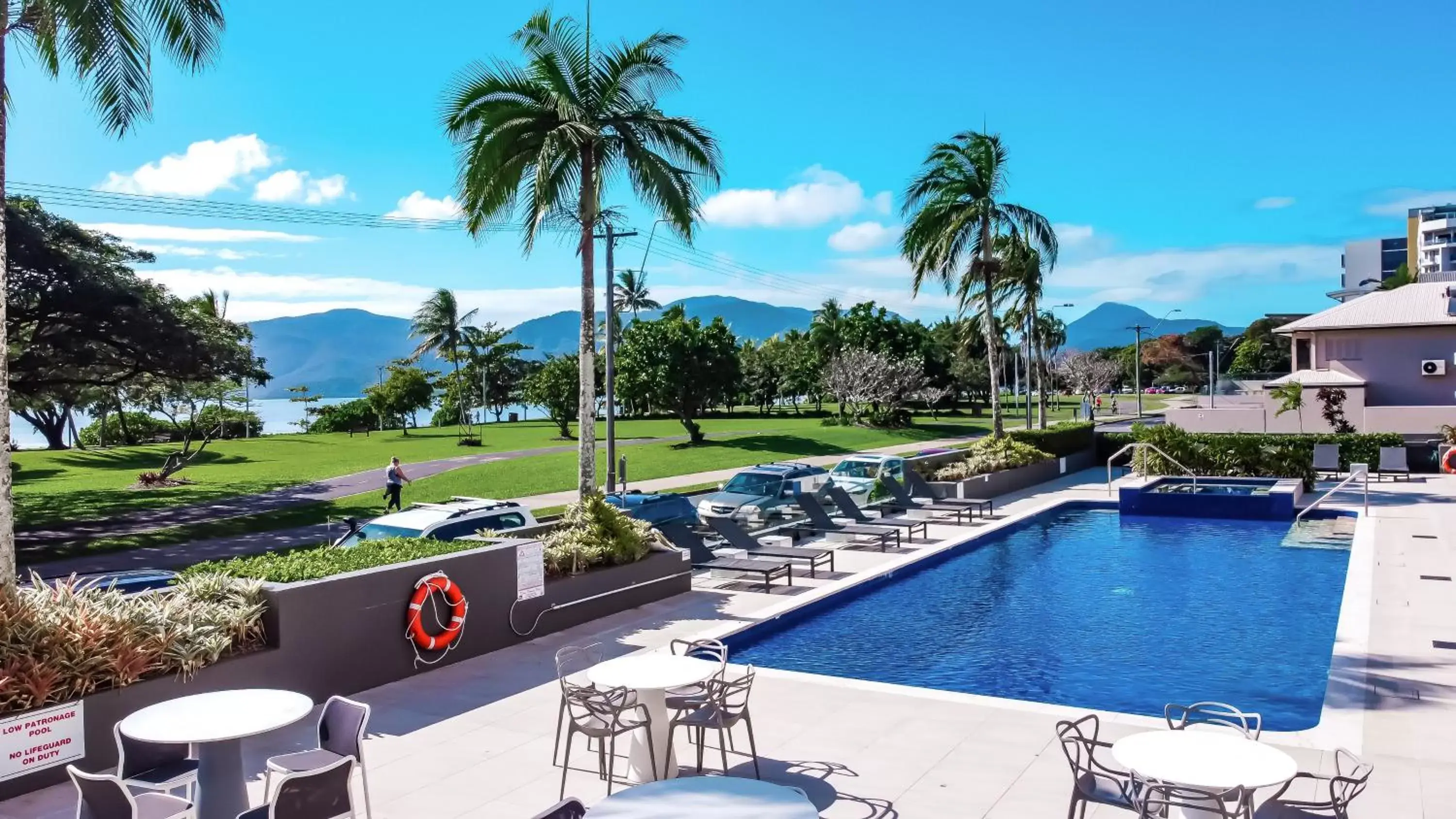 Mountain view in Cairns Harbourside Hotel Mountain view in Cairns Harbourside Hotel