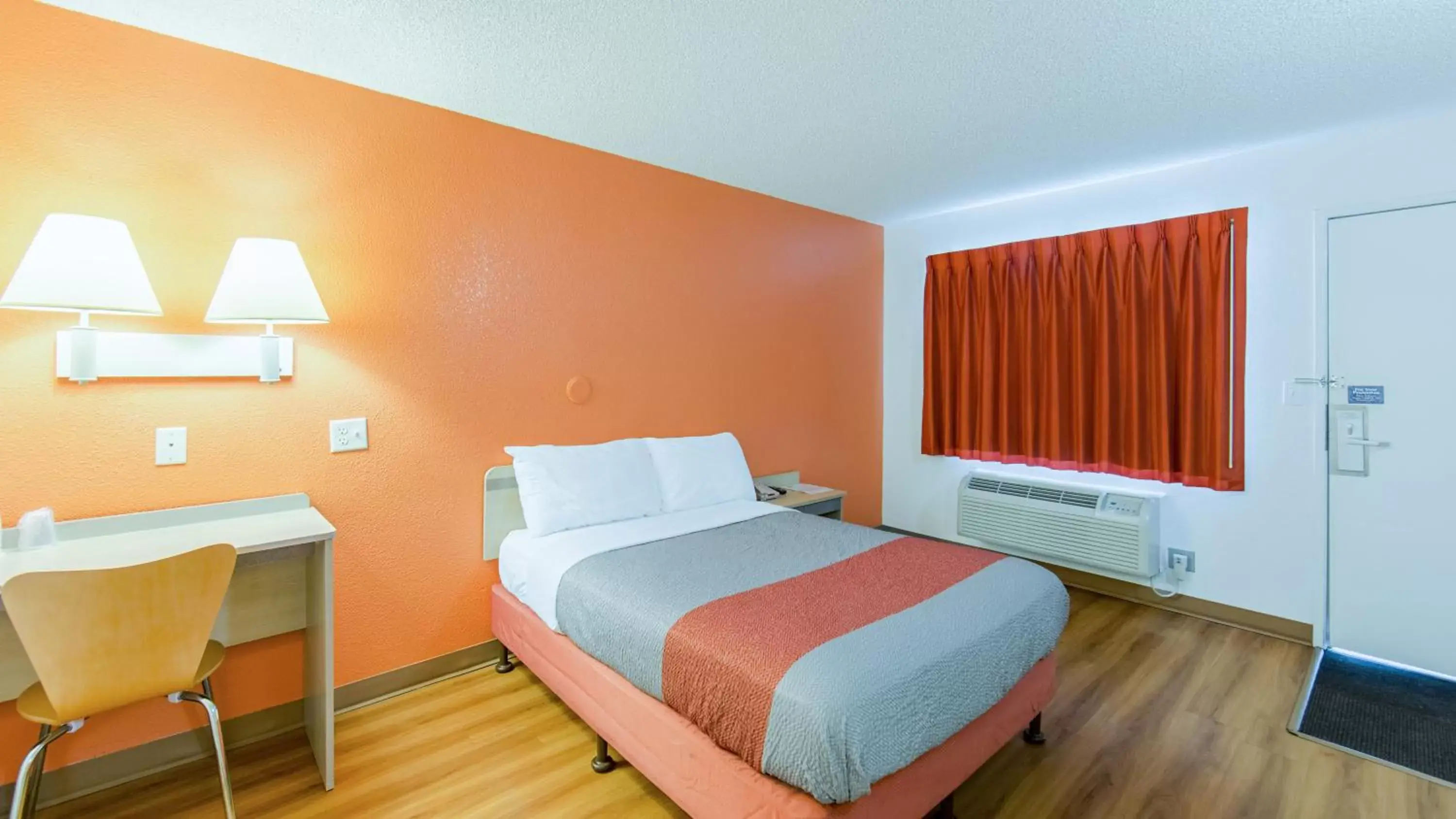 Bedroom, Bed in Motel 6-Medford, OR - North