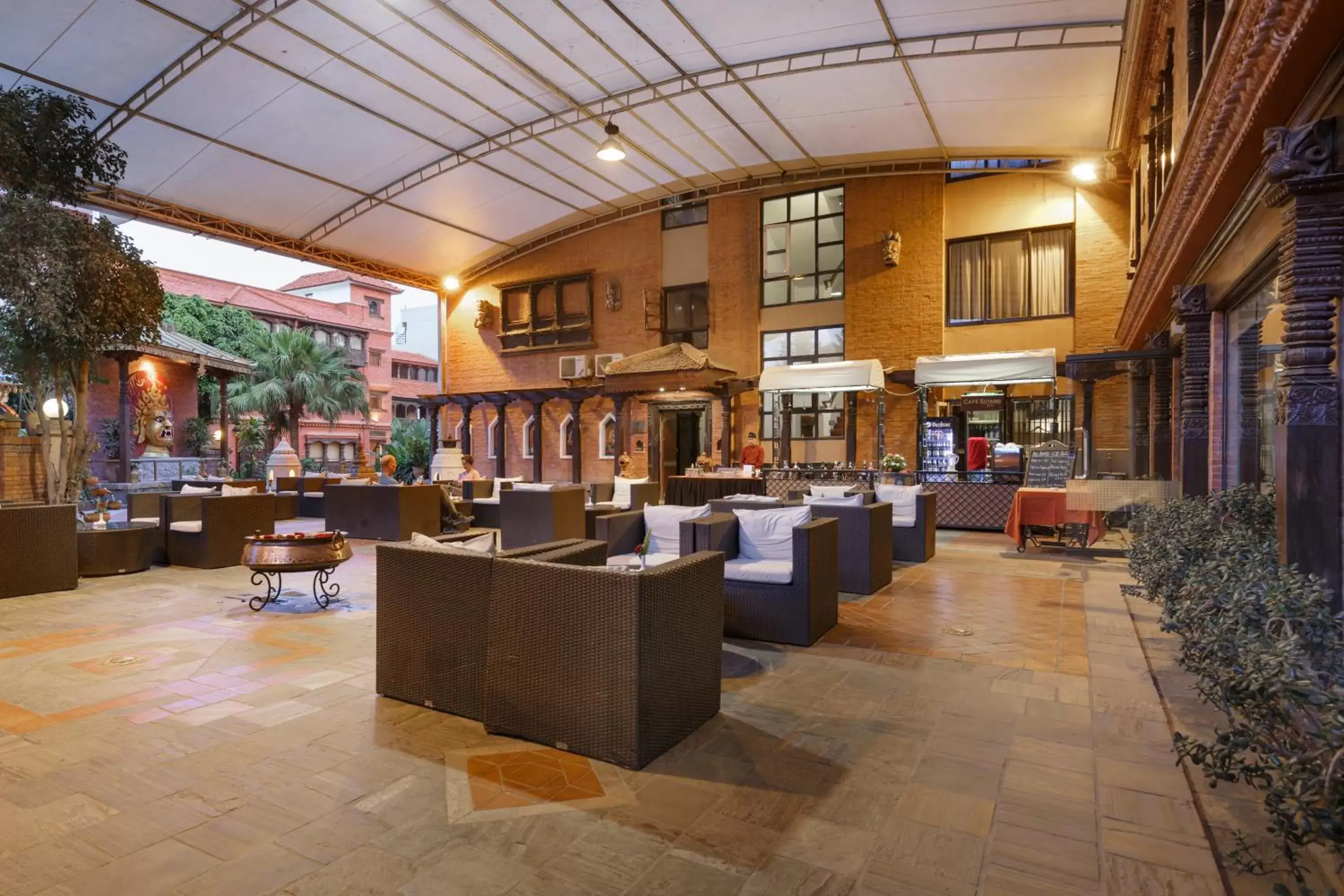Seating area, Restaurant/Places to Eat in Hotel Manaslu