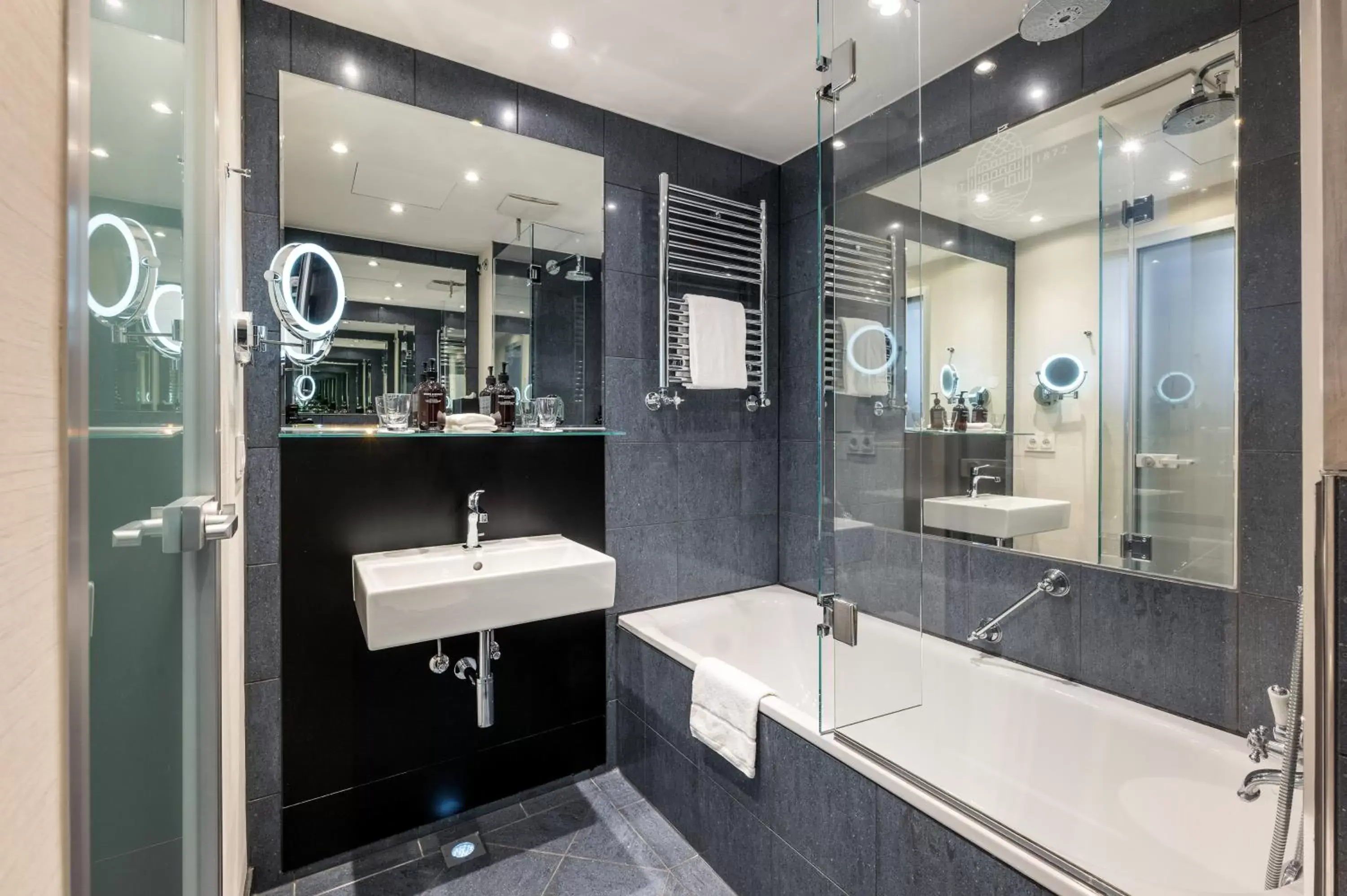 Bathroom in Parkhotel Bremen – ein Mitglied der Hommage Luxury Hotels Collection