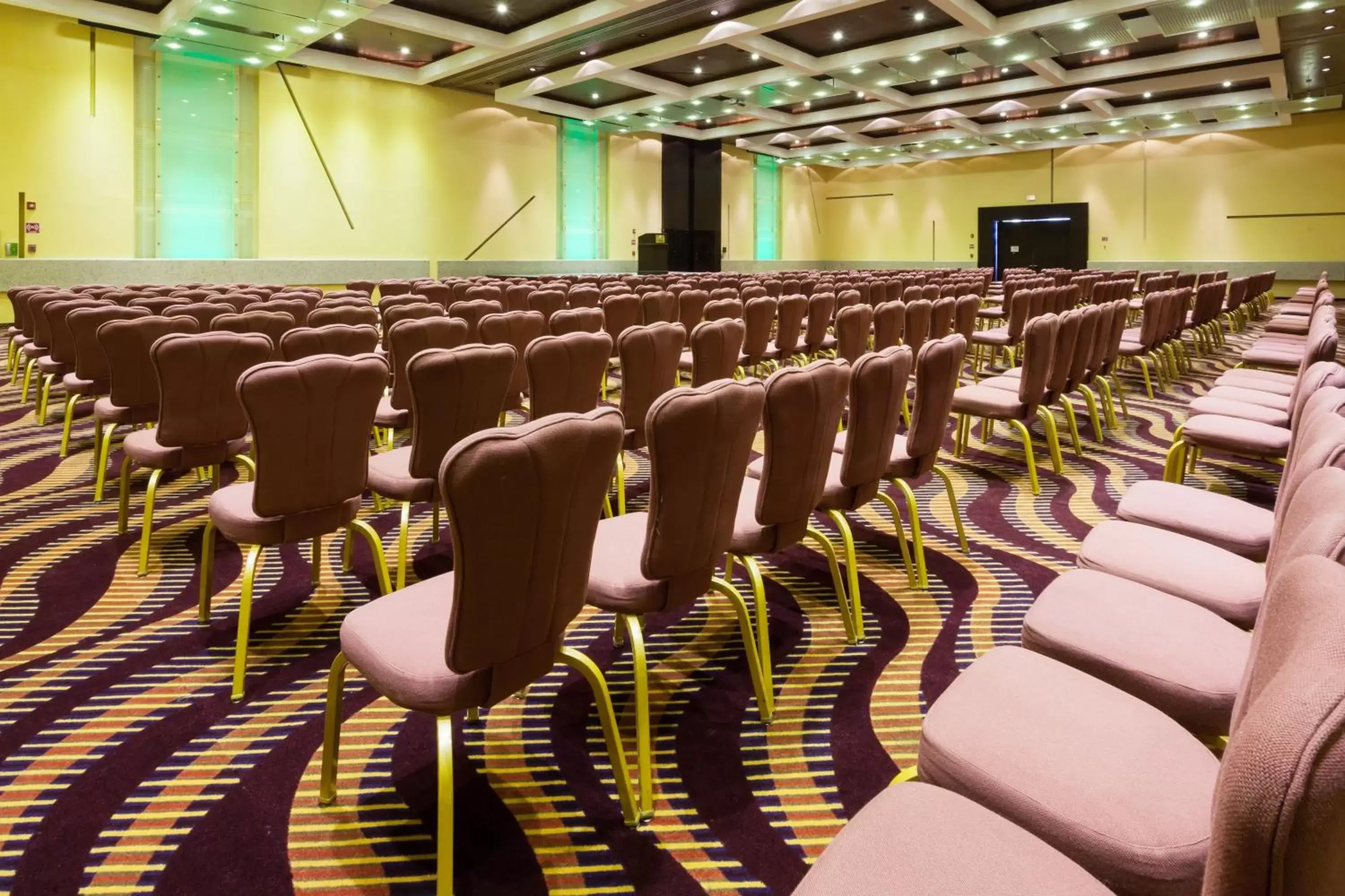 Meeting/conference room in Holiday Inn Puebla Finsa, an IHG Hotel