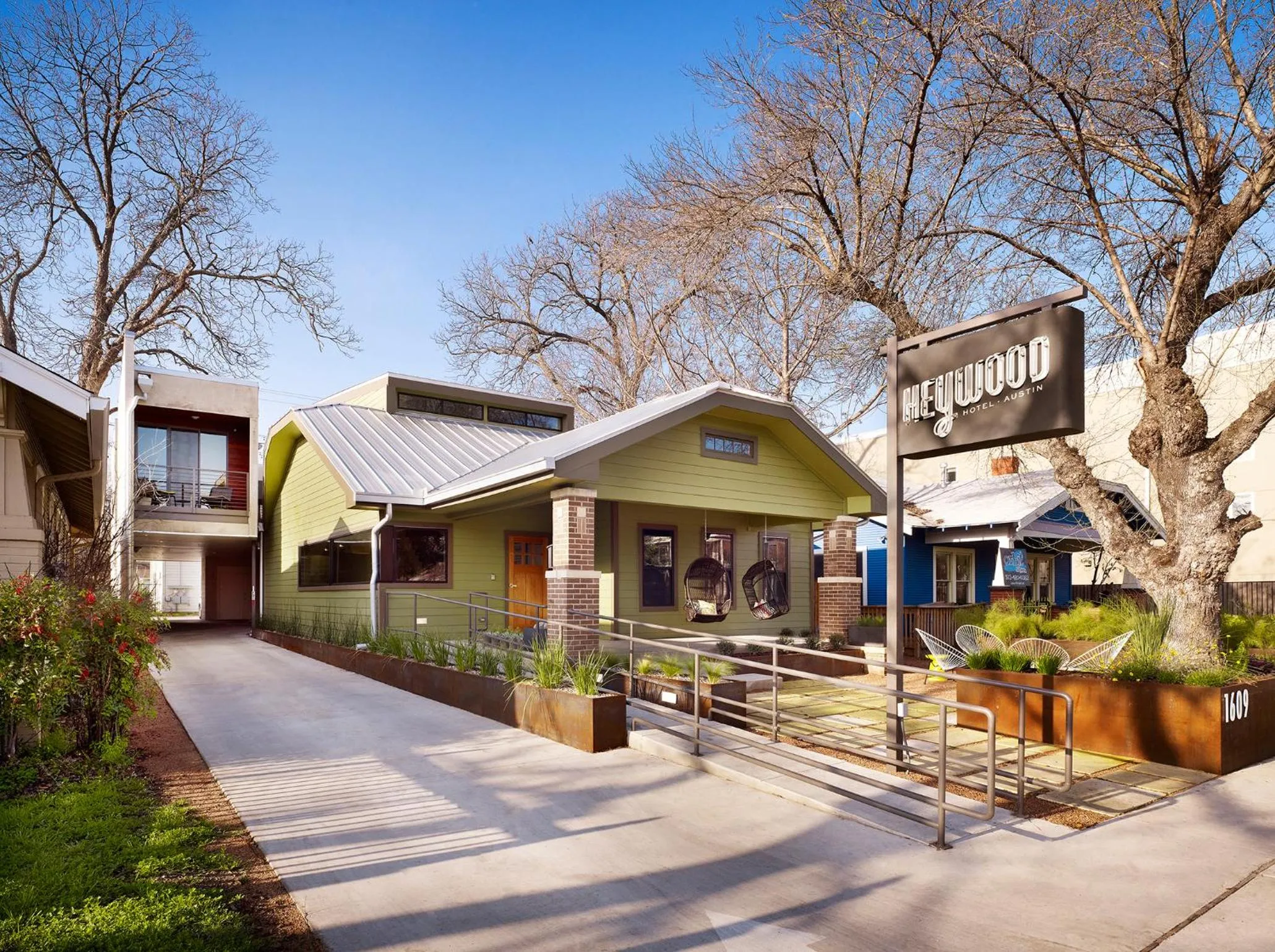 Facade/entrance, Property Building in Heywood Hotel