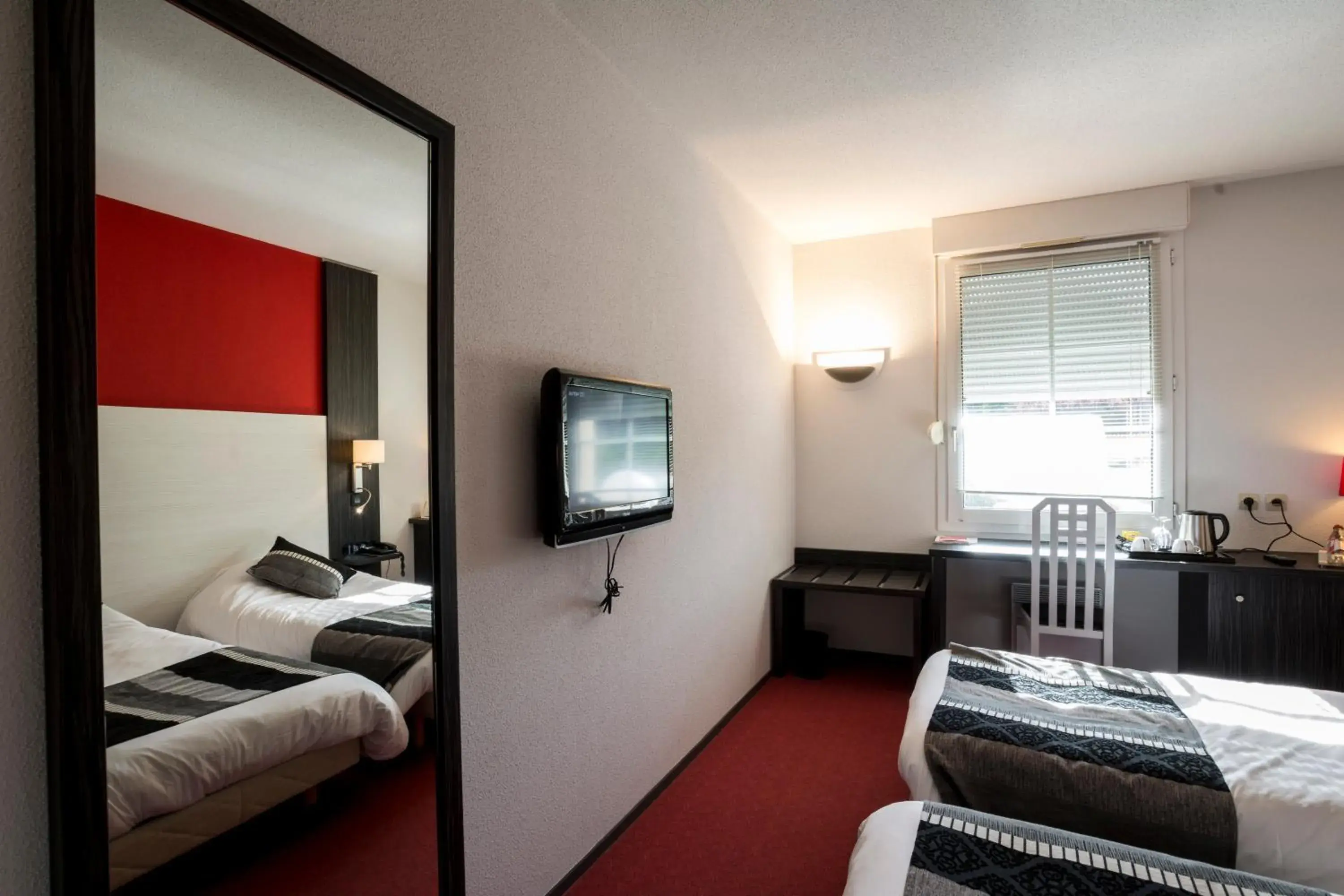 Bed, Seating Area in The Originals Boutique, H¿tel Le Pillebois, Bourg-en-Bresse Nord