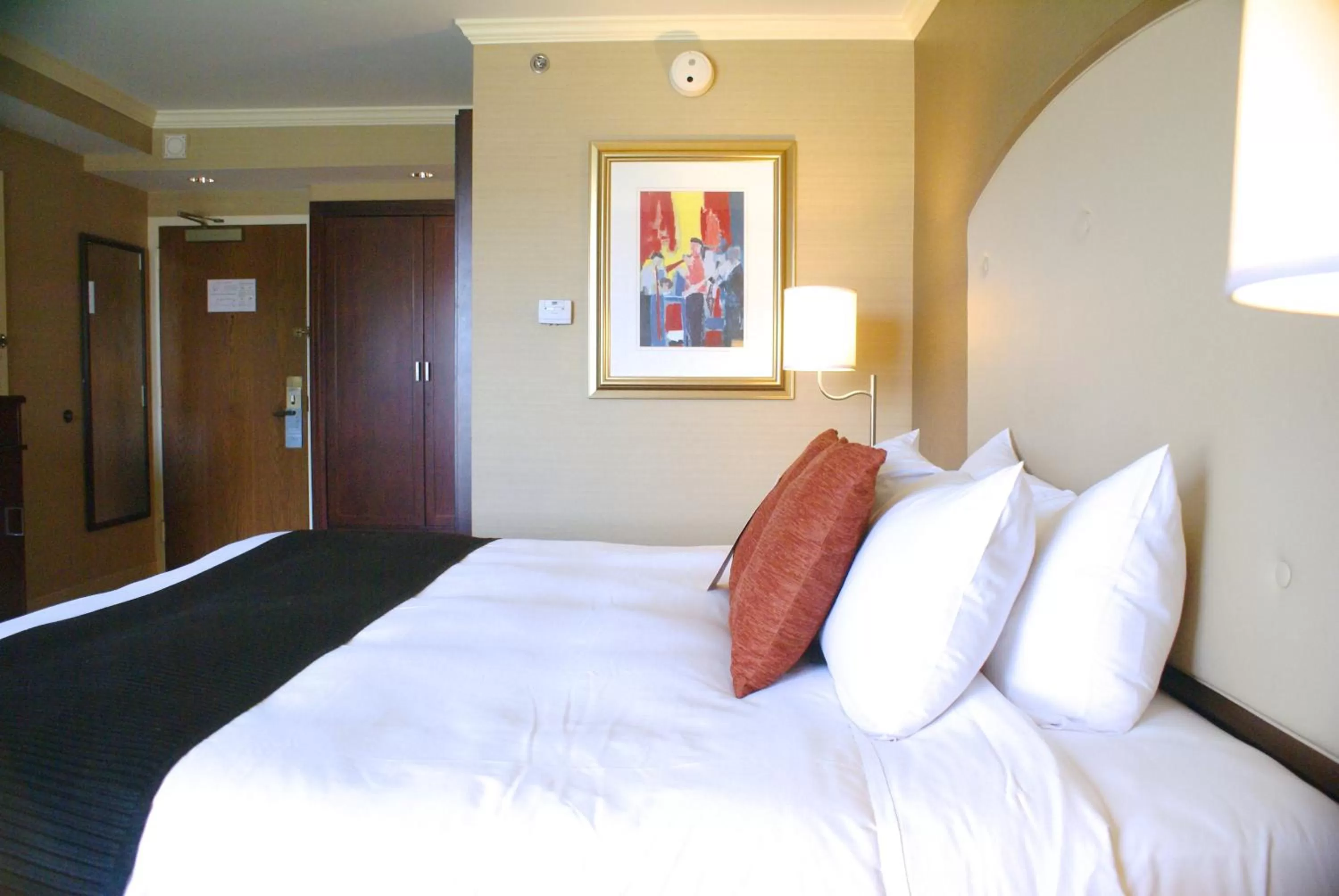 Bed in Wyndham Grand Pittsburgh