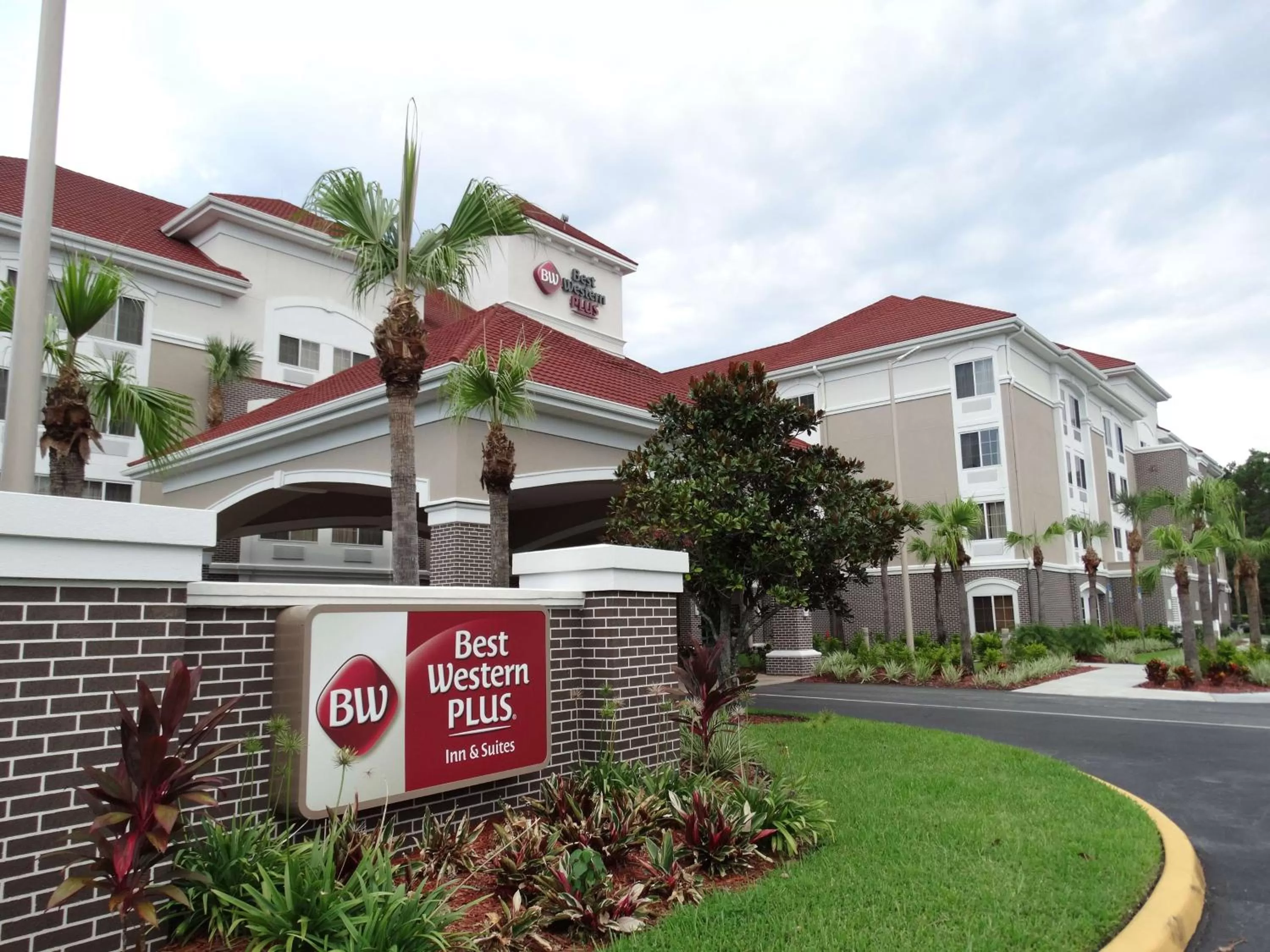 Property building in Best Western Plus Orlando Lake Buena Vista South Inn & Suites
