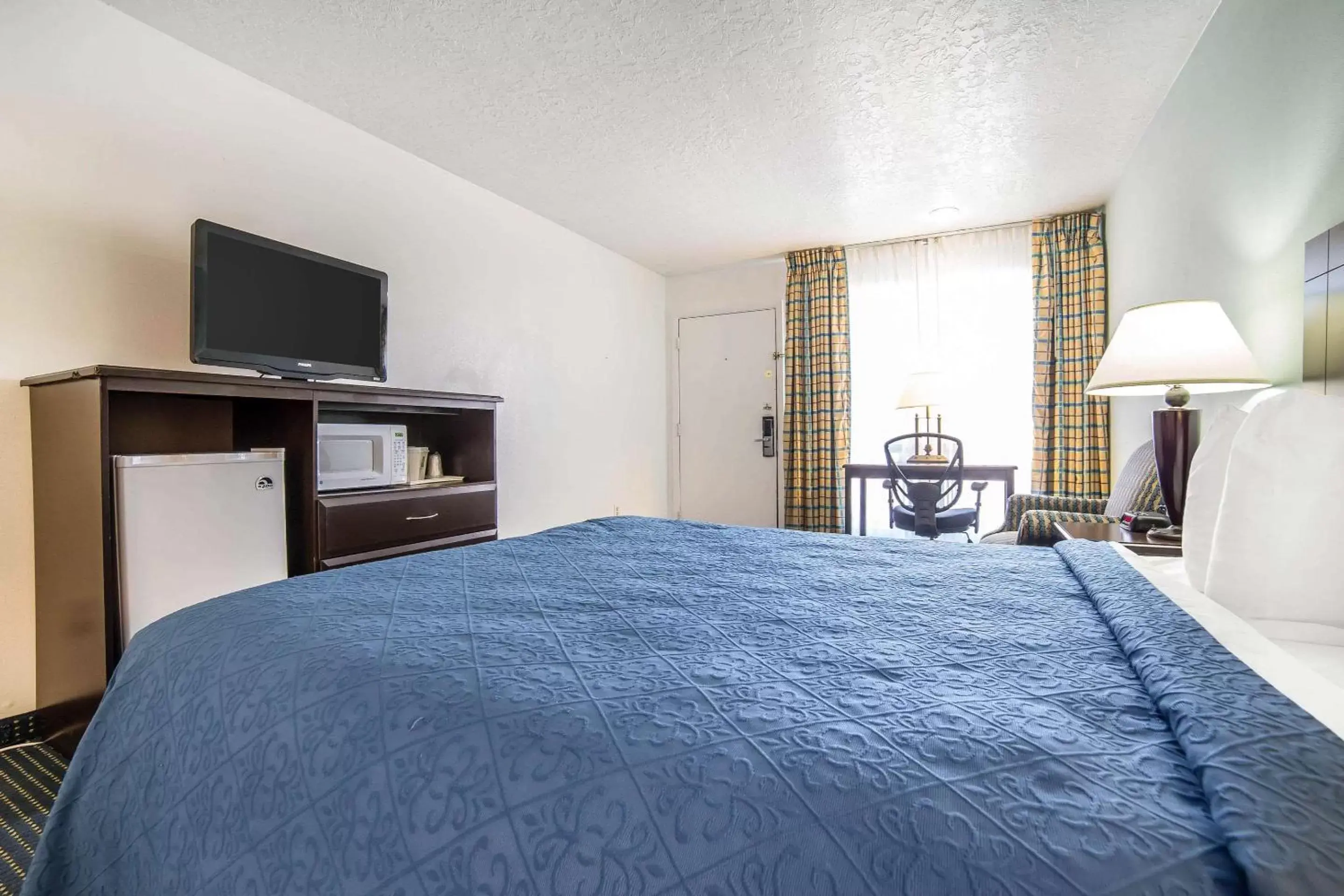 Photo of the whole room, Bed in Quality Inn Photo of the whole room, Bed in Quality Inn