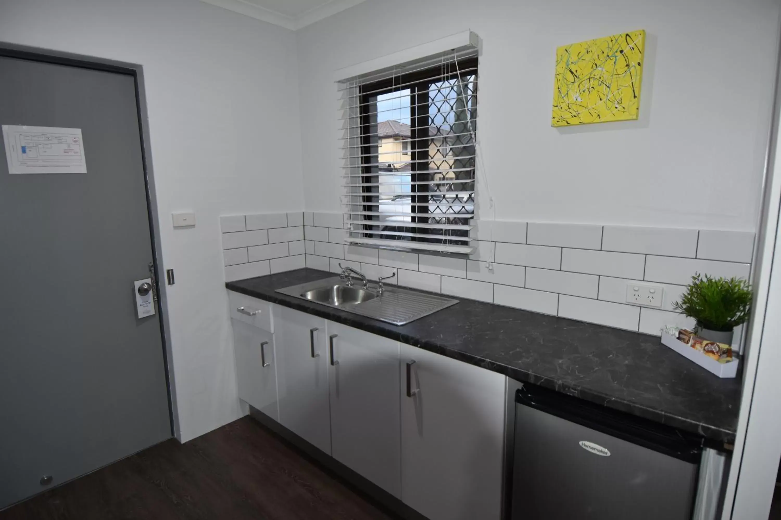 Kitchen or kitchenette, Kitchen/Kitchenette in Ballina Homestead Motel