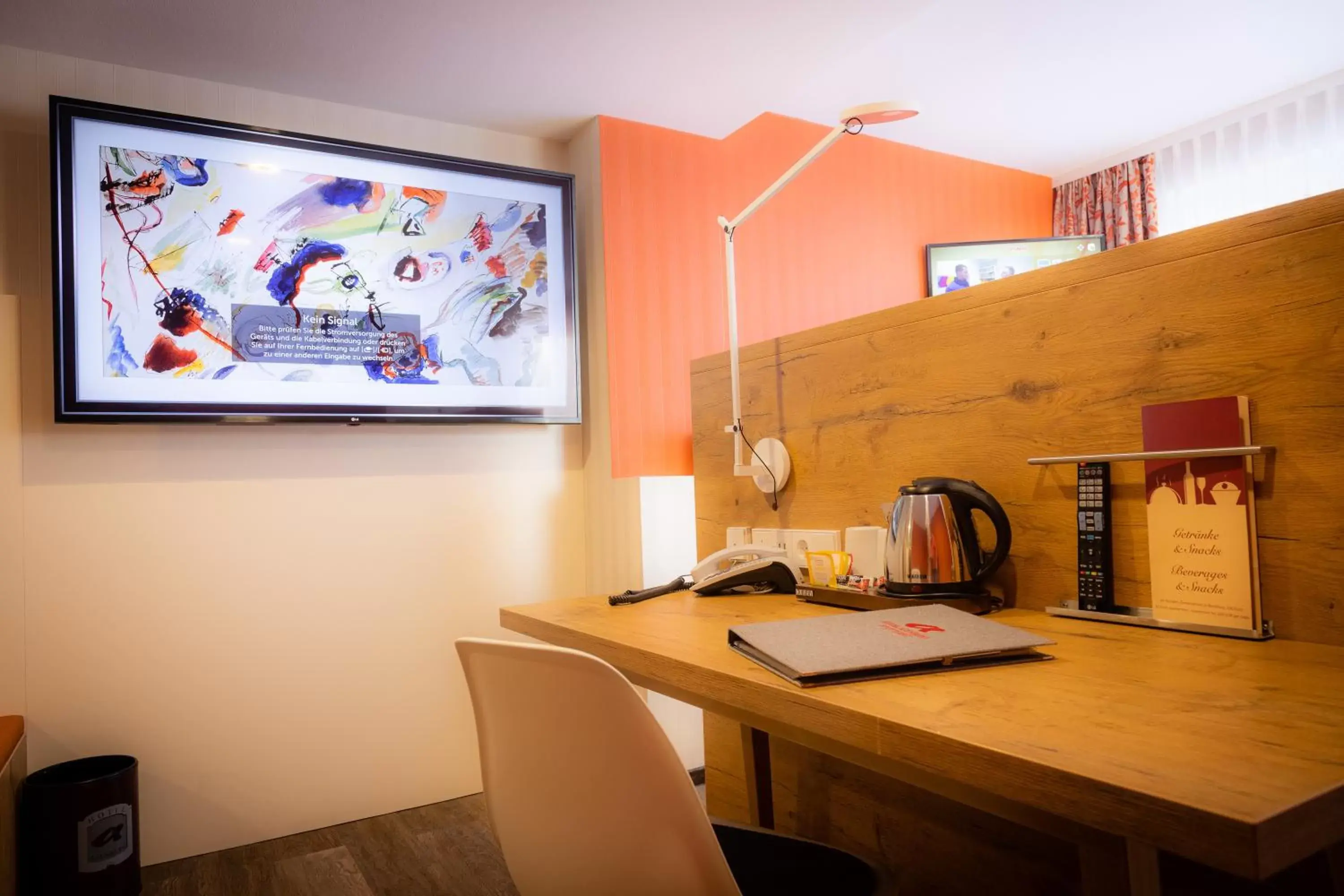 TV and multimedia, Kitchen/Kitchenette in Hotel Azenberg