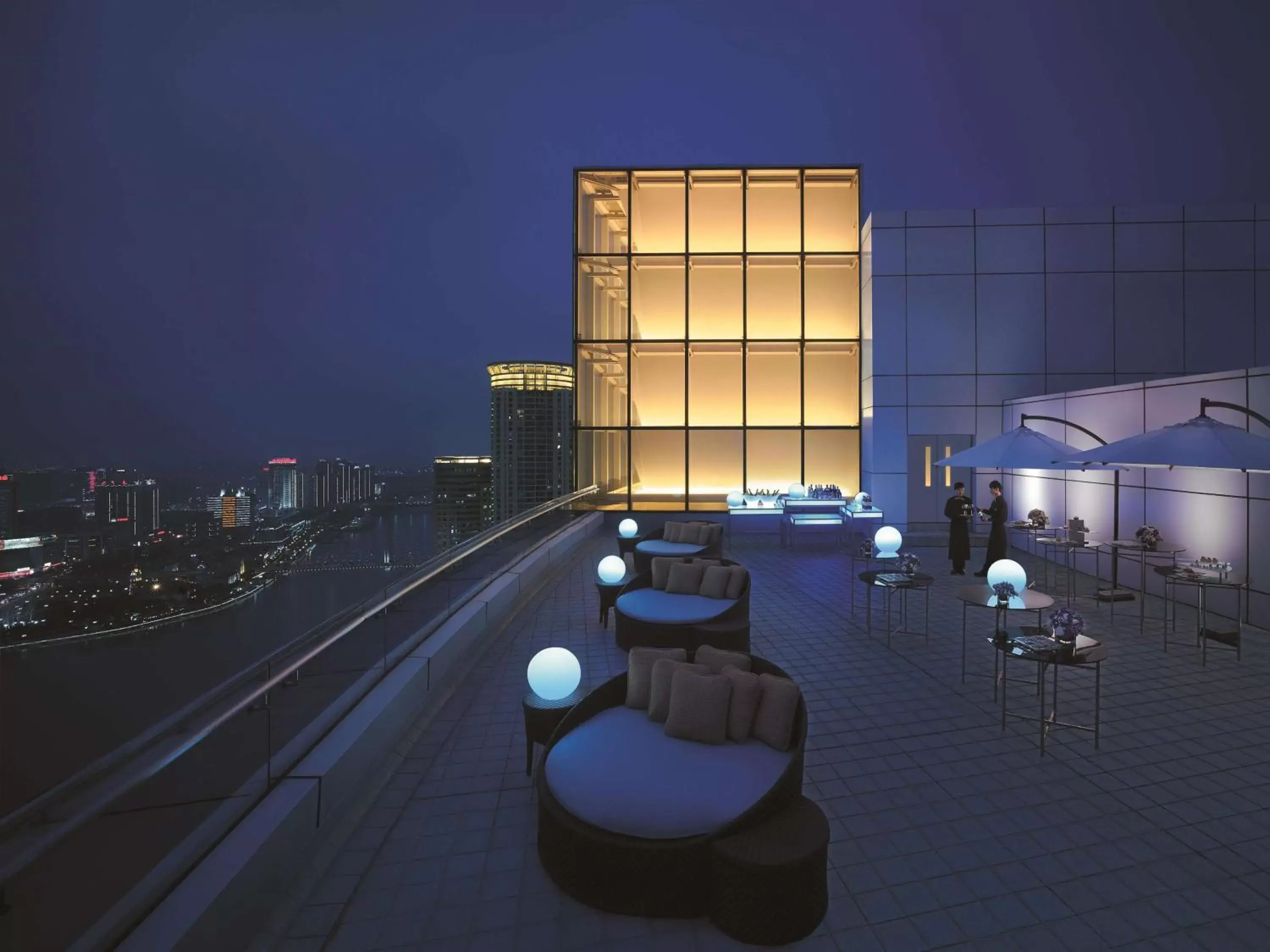 Lounge or bar in Shangri-La Ningbo - The Three Rivers Intersection