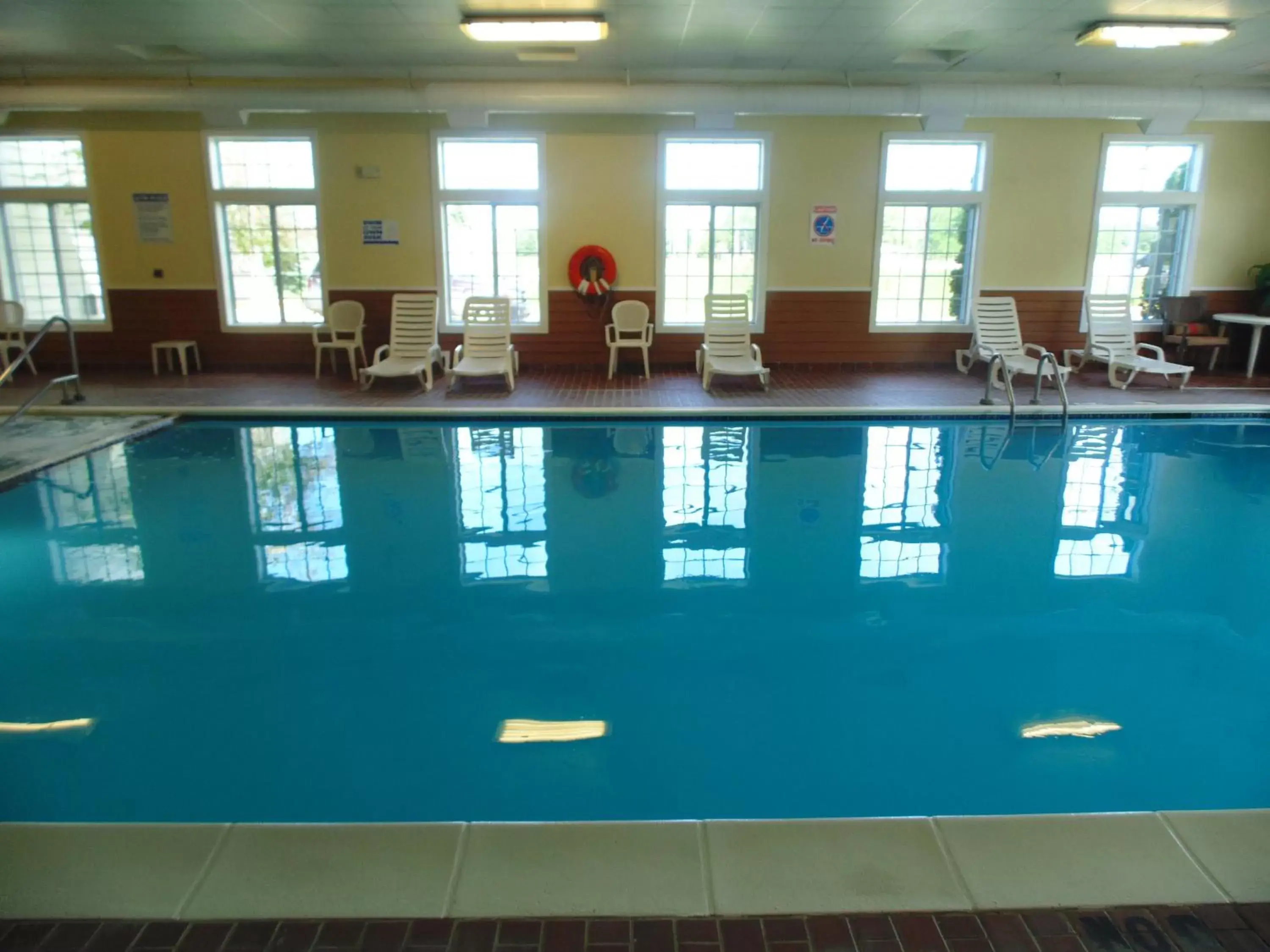 Swimming Pool in American Inn and Suites Houghton Lake